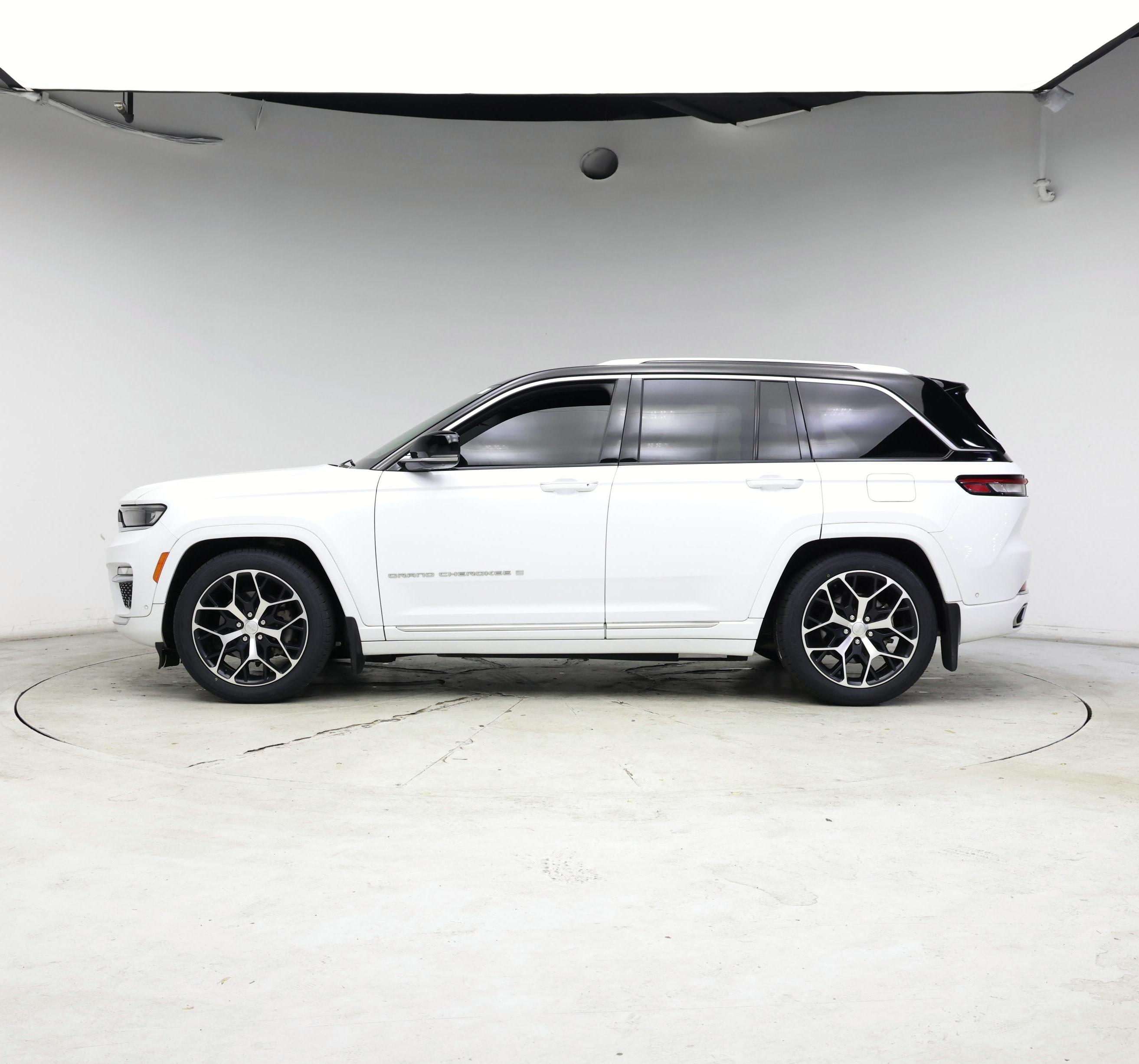 Thumbnail: 2023 Jeep Grand Cherokee - 3