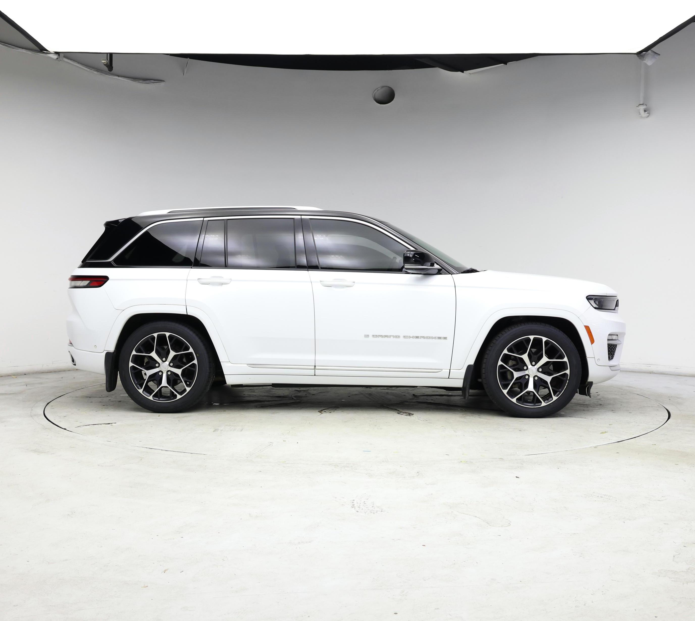 Thumbnail: 2023 Jeep Grand Cherokee - 7