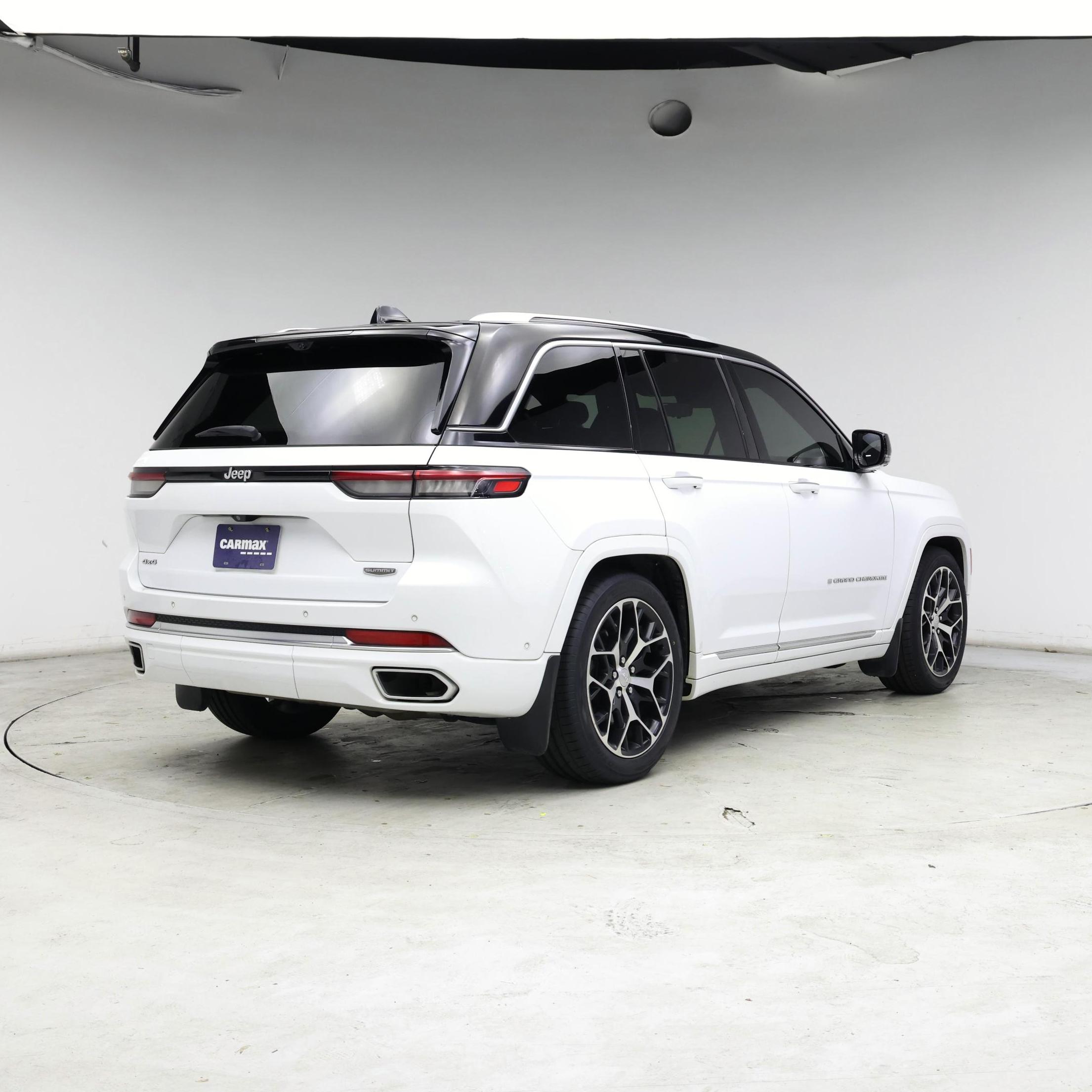 Thumbnail: 2023 Jeep Grand Cherokee - 8