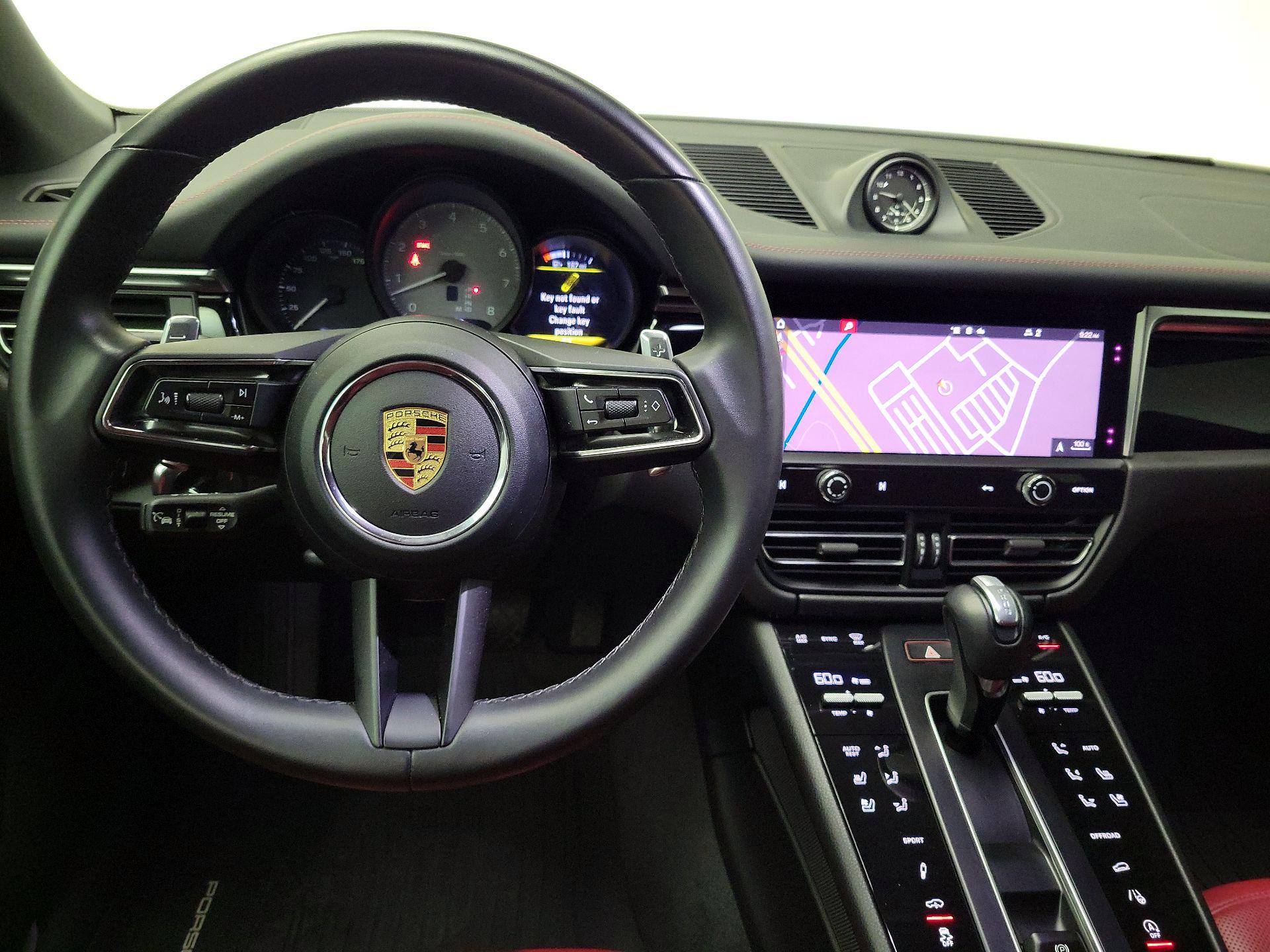 Thumbnail: 2023 Porsche Macan - 10