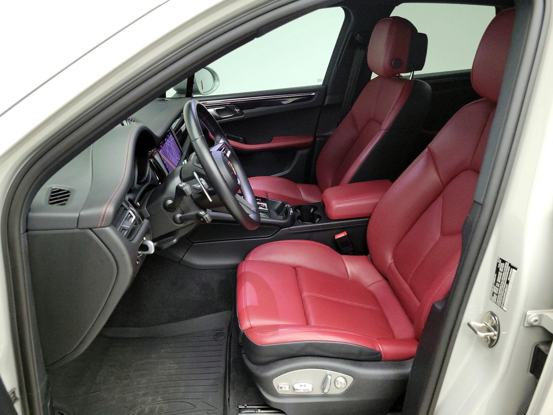 Thumbnail: 2023 Porsche Macan - 11