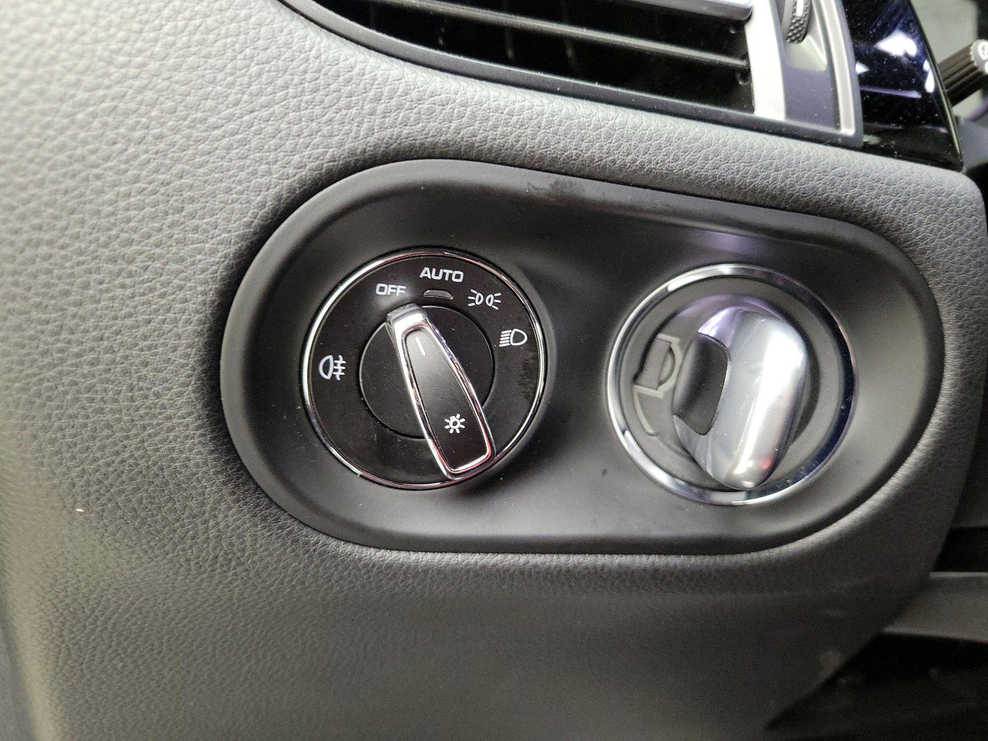 Thumbnail: 2023 Porsche Macan - 13