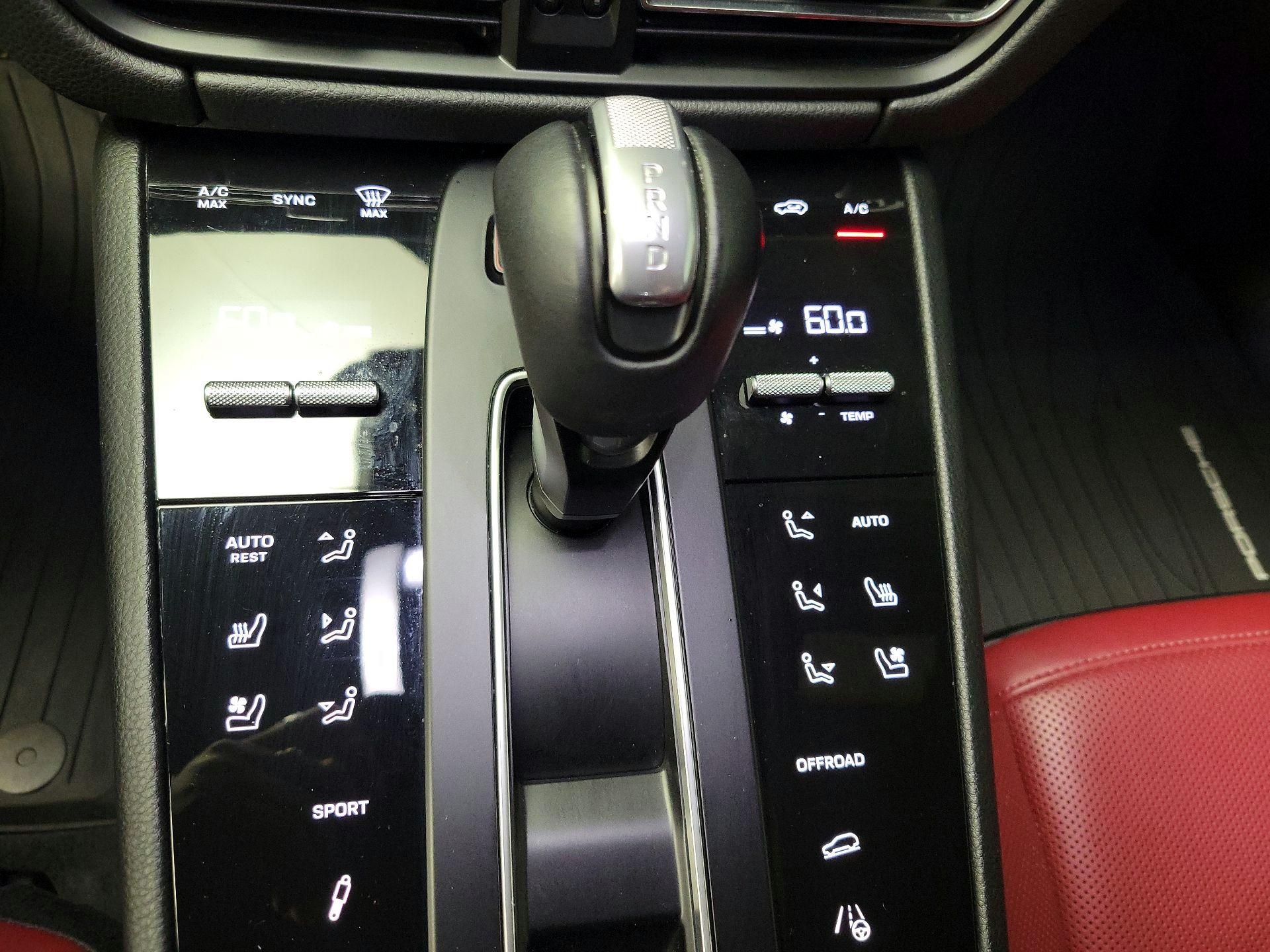 Thumbnail: 2023 Porsche Macan - 17