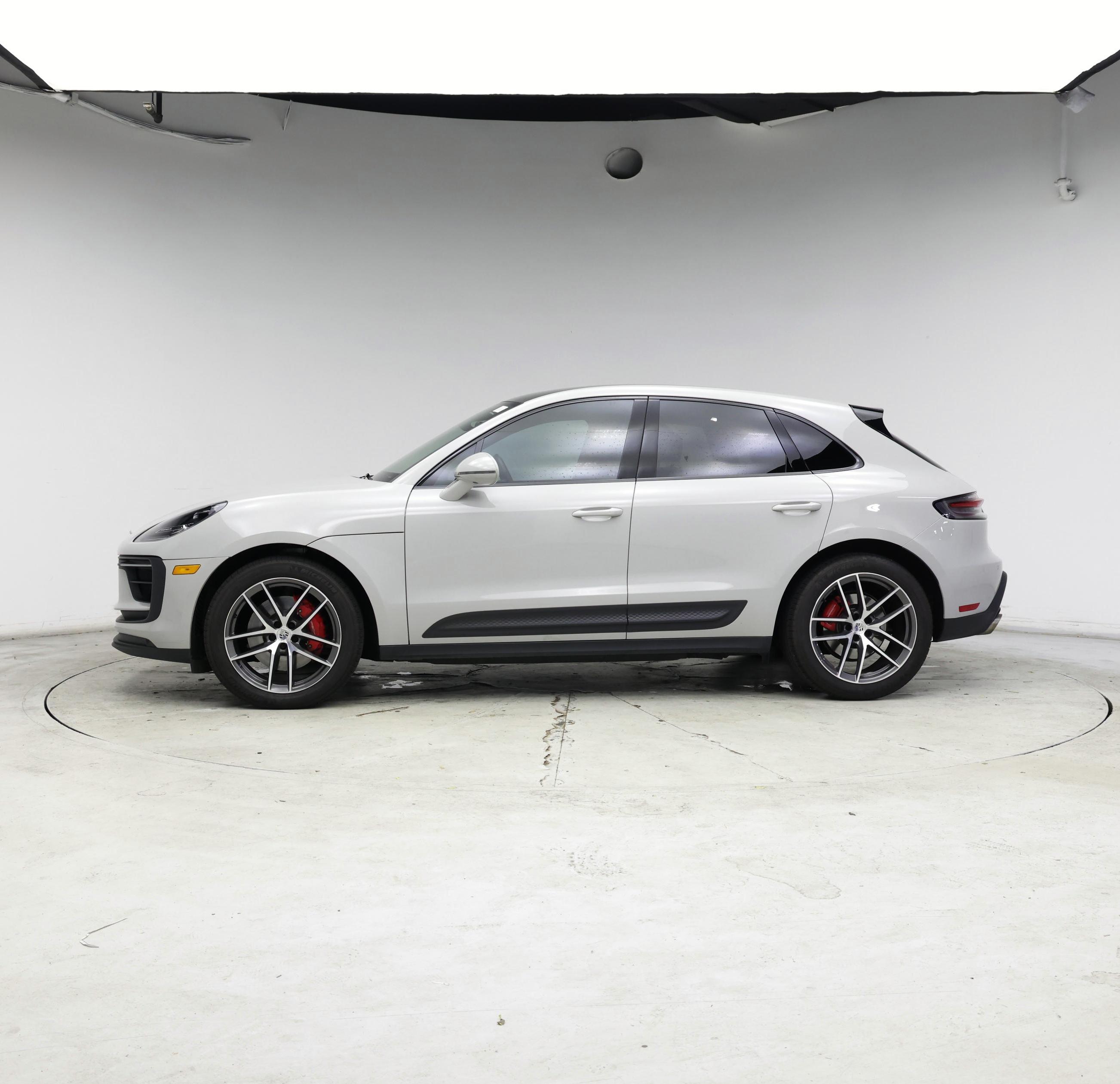 Thumbnail: 2023 Porsche Macan - 3