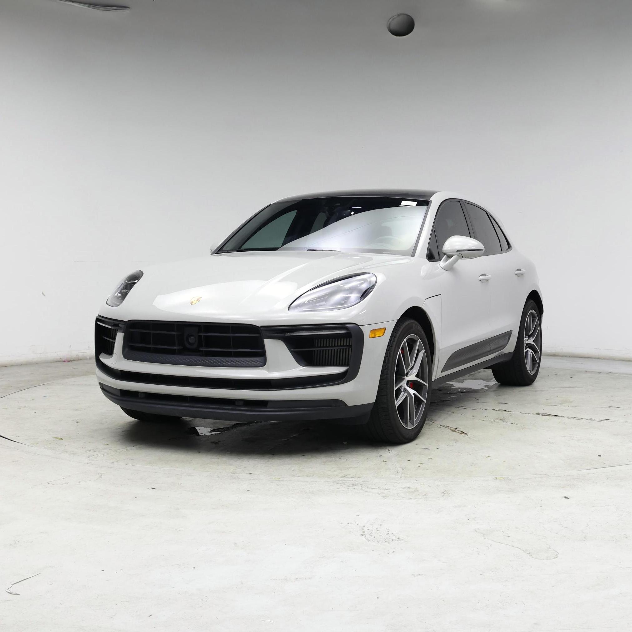 Thumbnail: 2023 Porsche Macan - 4