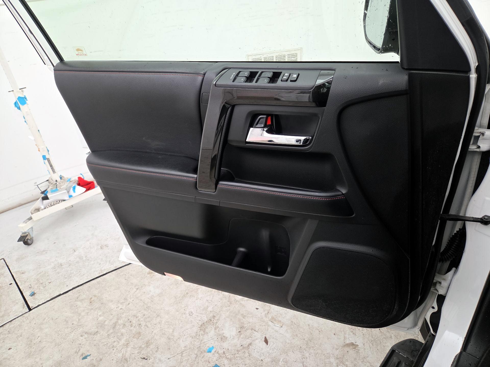 Thumbnail: 2016 Toyota 4Runner - 12