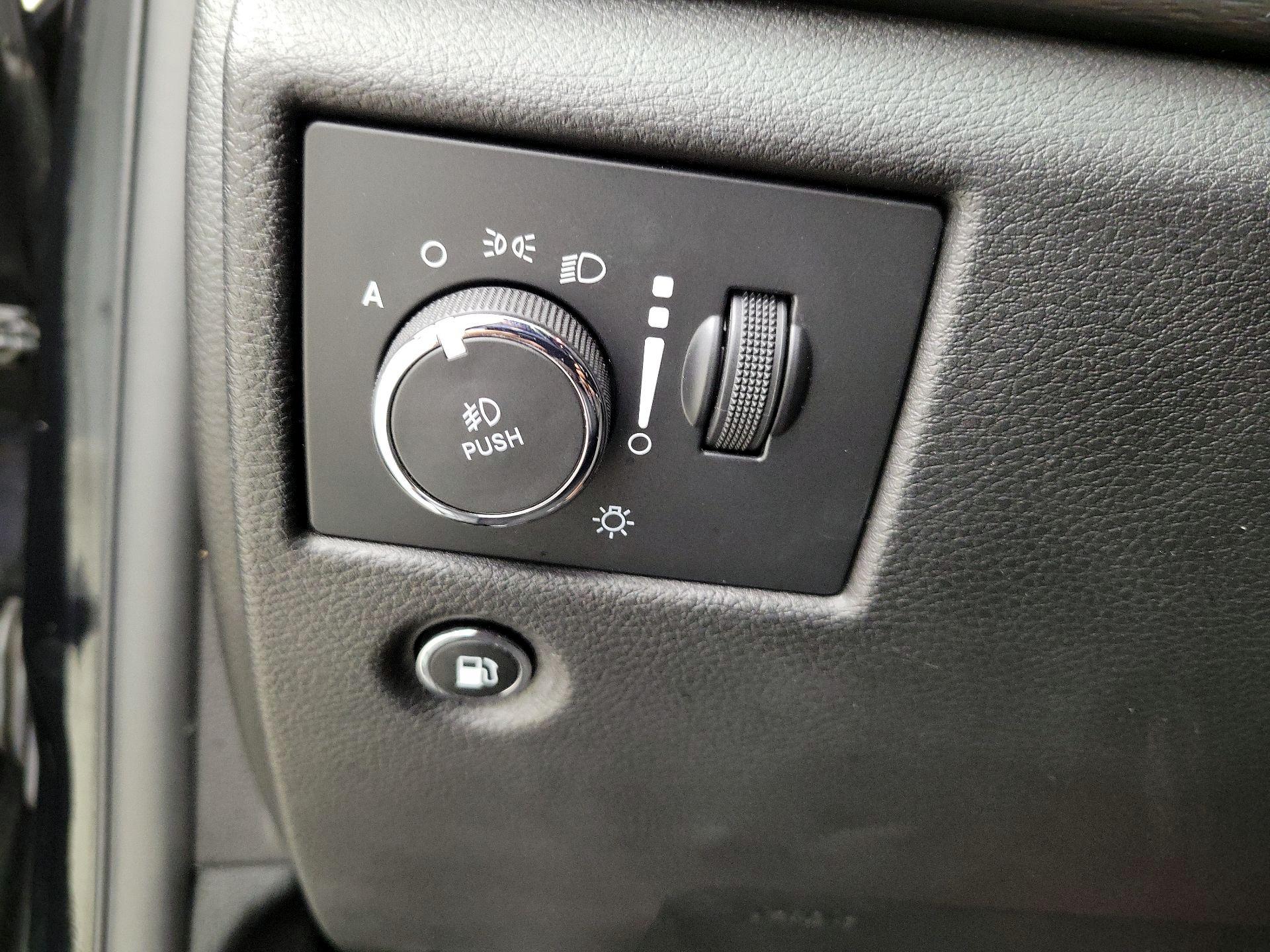 Thumbnail: 2018 Jeep Grand Cherokee - 13