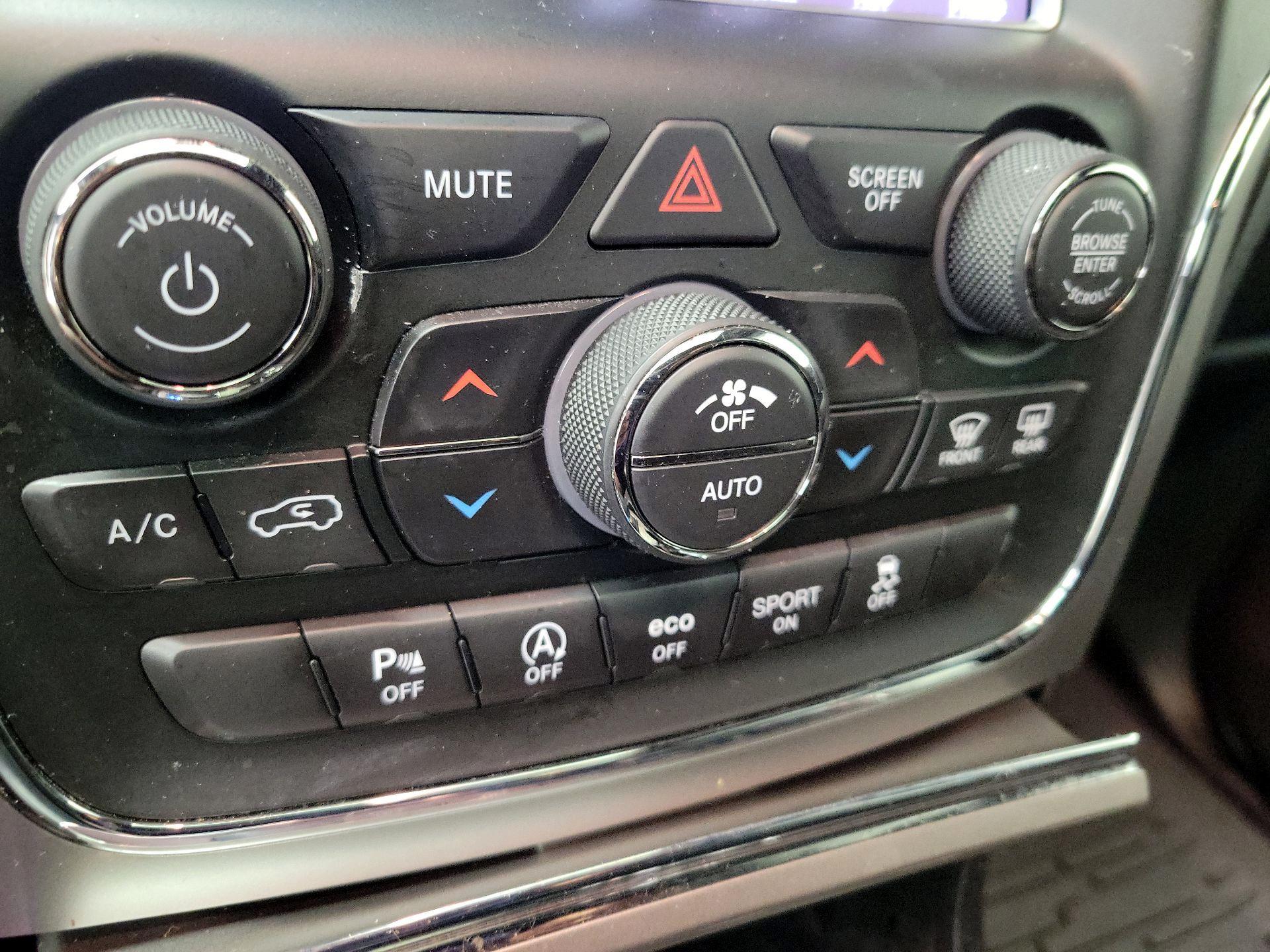 Thumbnail: 2018 Jeep Grand Cherokee - 17