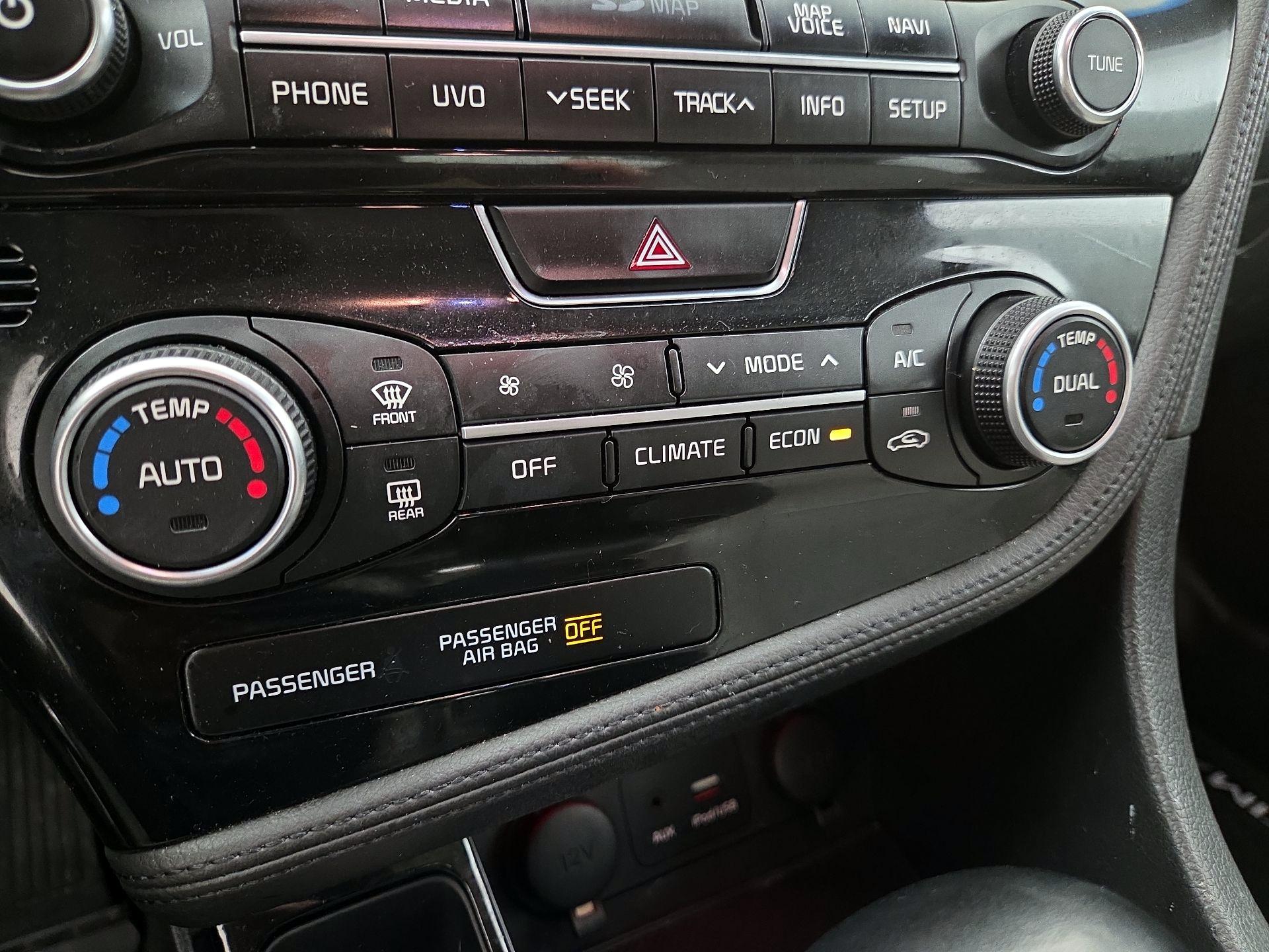 Thumbnail: 2015 Kia Optima - 17