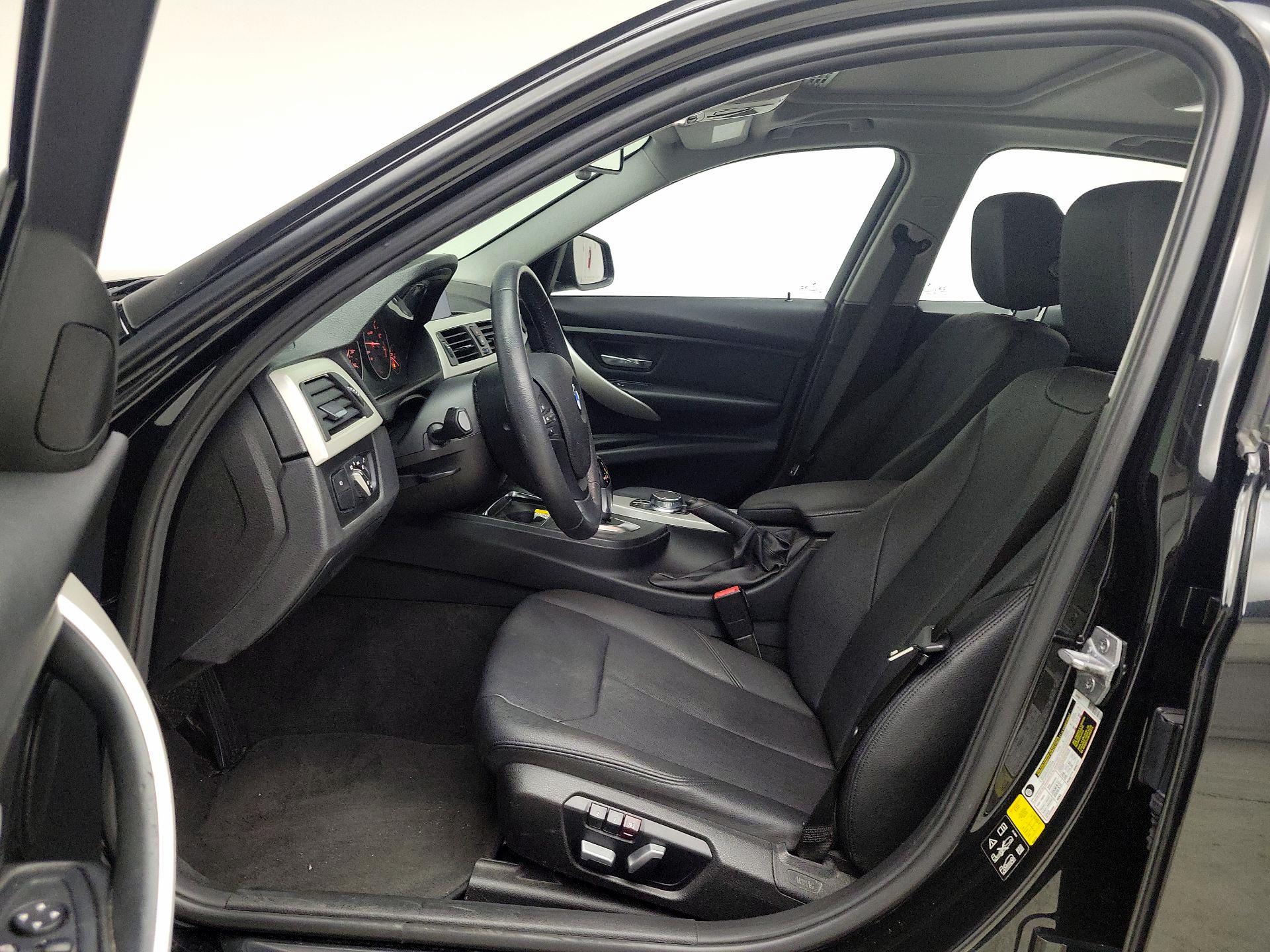 Thumbnail: 2018 BMW 3 Series - 11