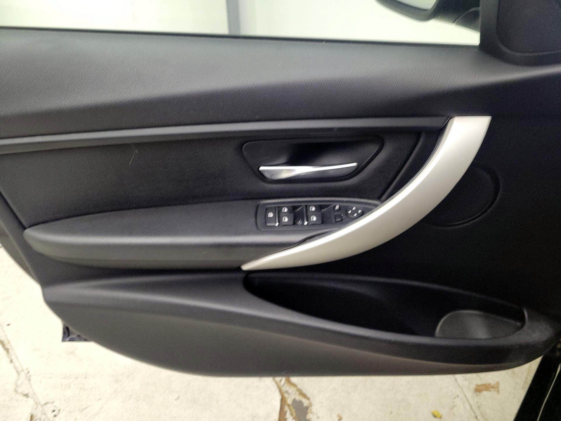 Thumbnail: 2018 BMW 3 Series - 12