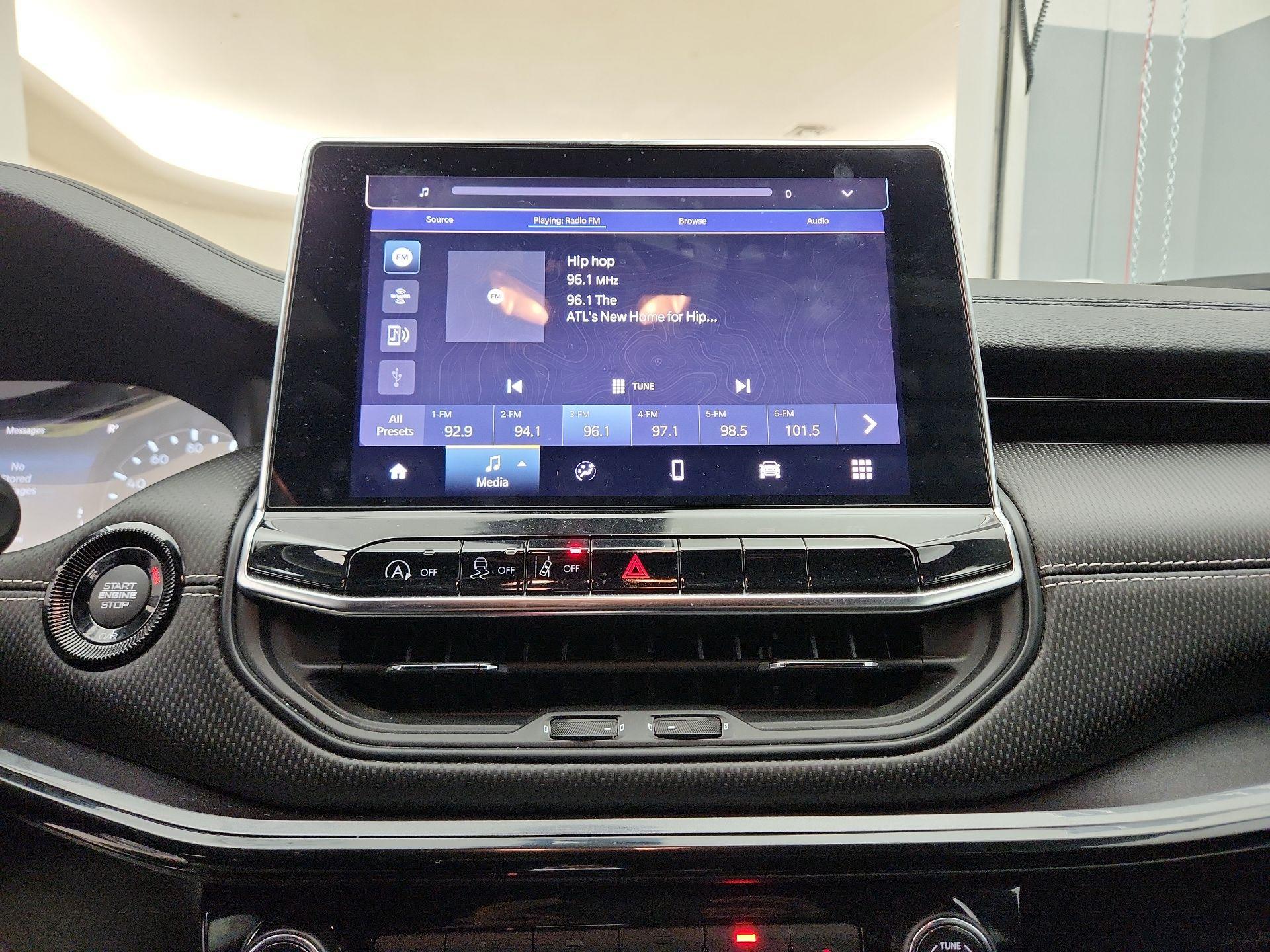 Thumbnail: 2023 Jeep Compass - 15