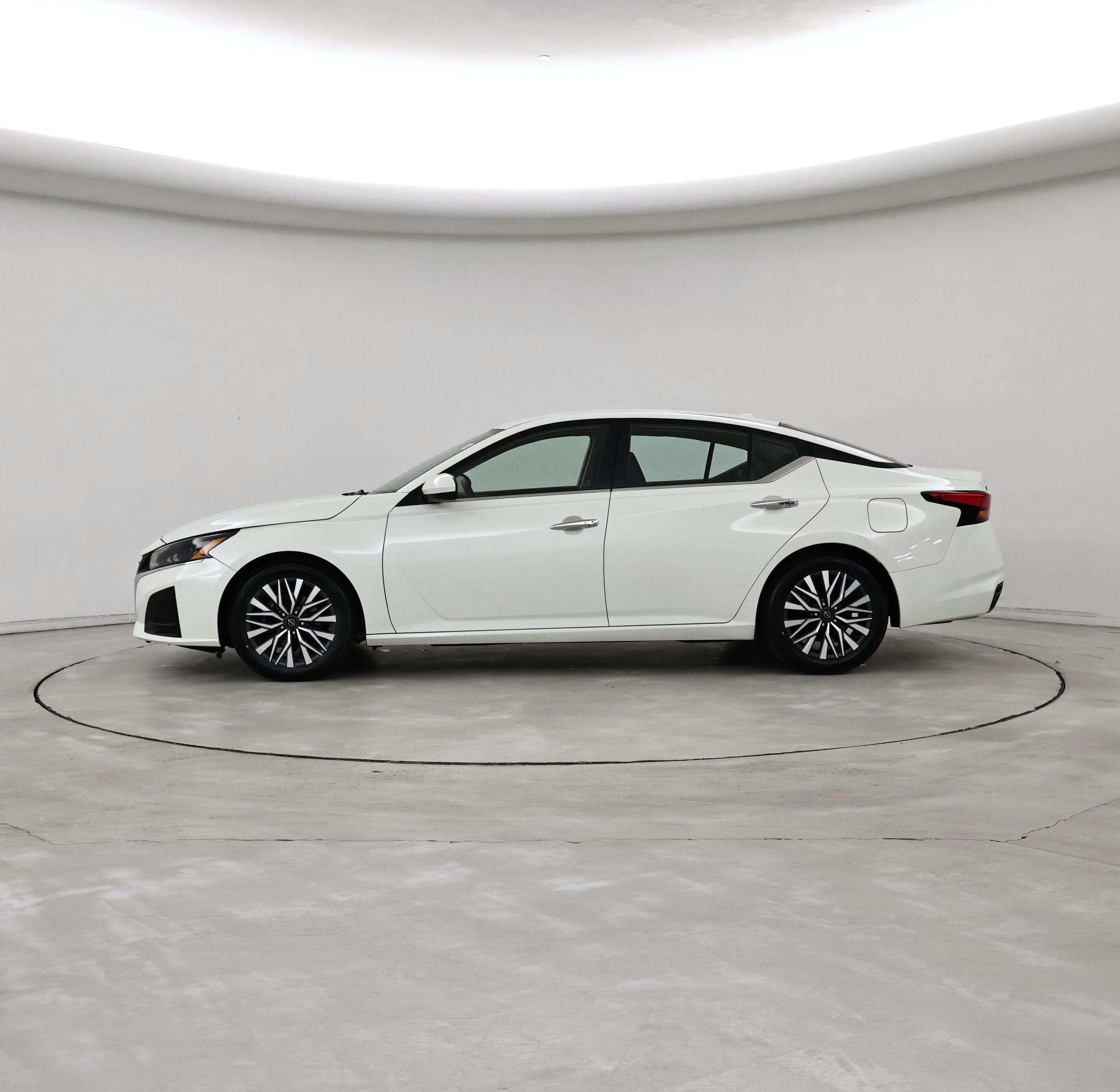 Thumbnail: 2023 Nissan Altima - 3