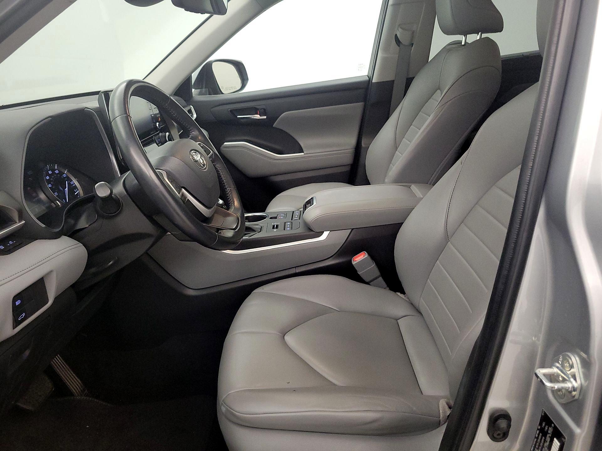 Thumbnail: 2022 Toyota Highlander - 11