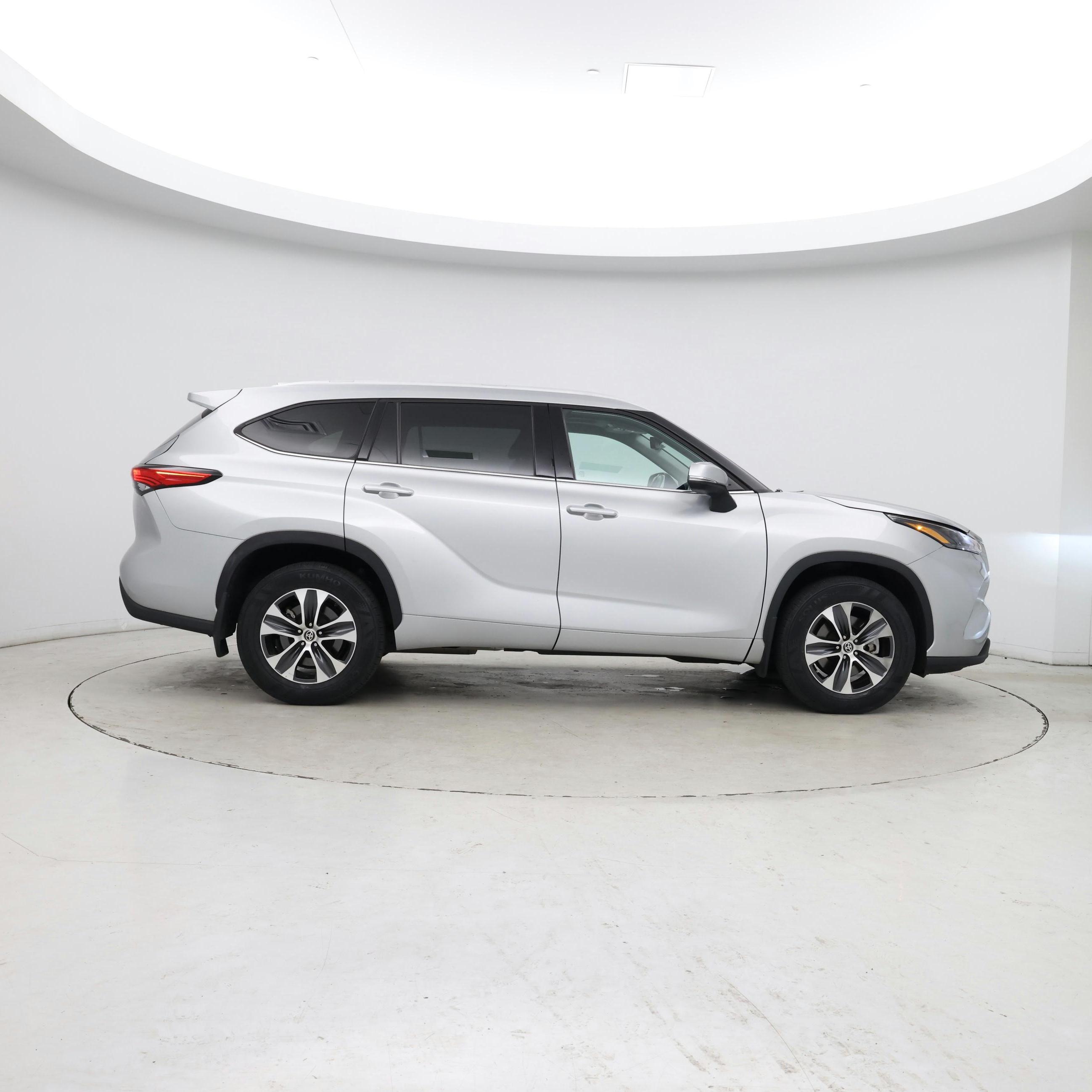 Thumbnail: 2022 Toyota Highlander - 7