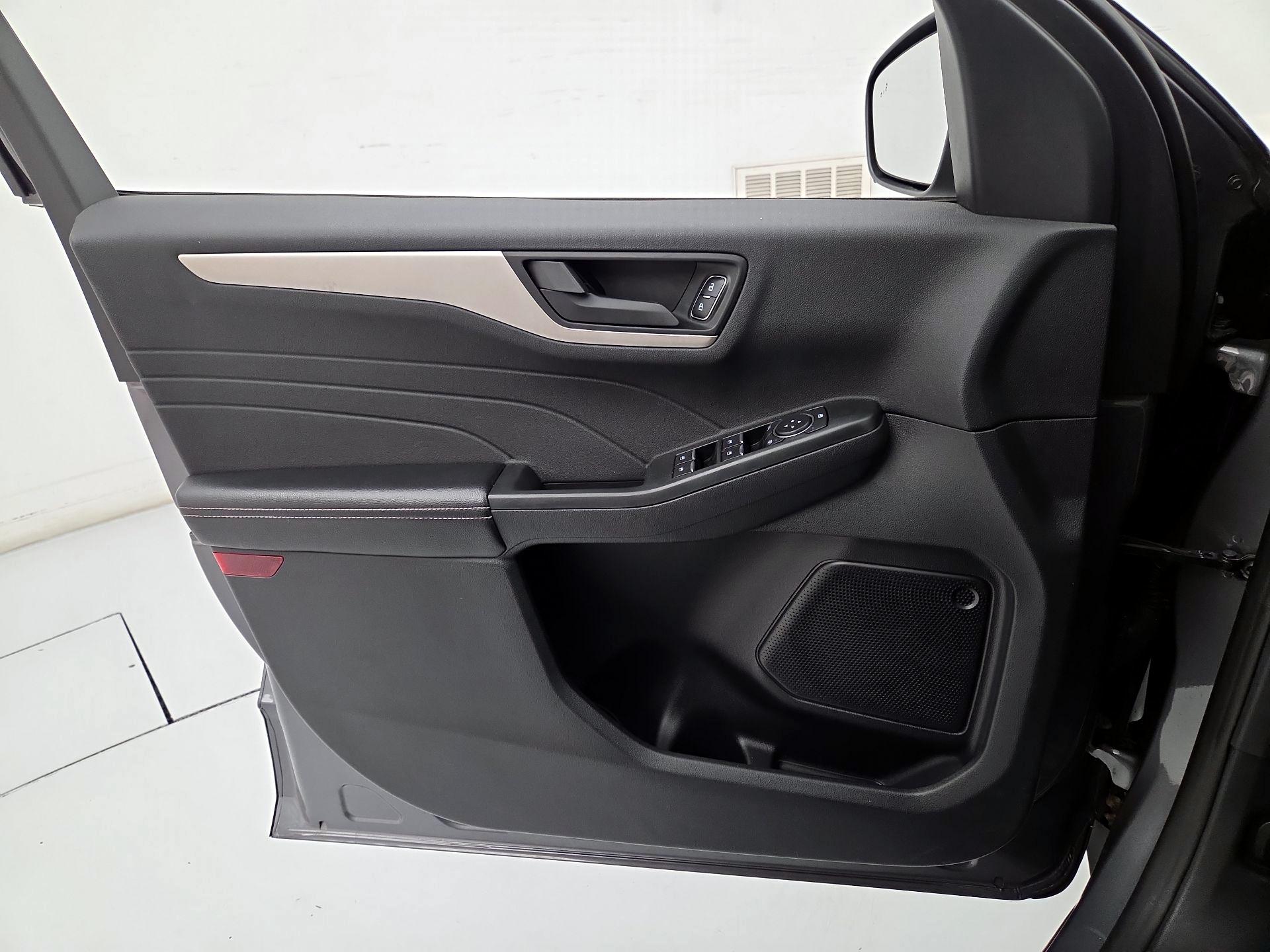 Thumbnail: 2022 Ford Escape - 12