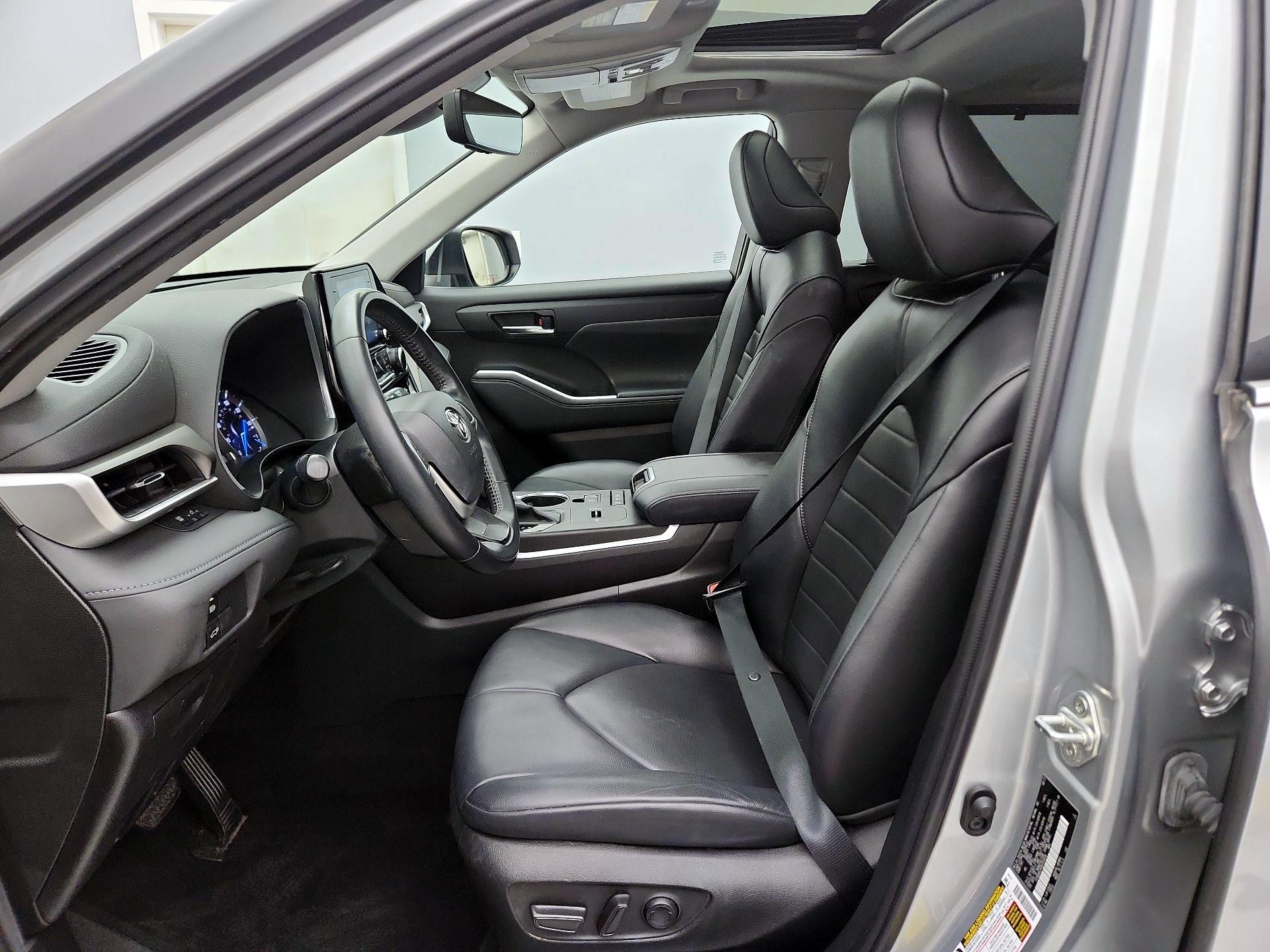 Thumbnail: 2022 Toyota Highlander - 11