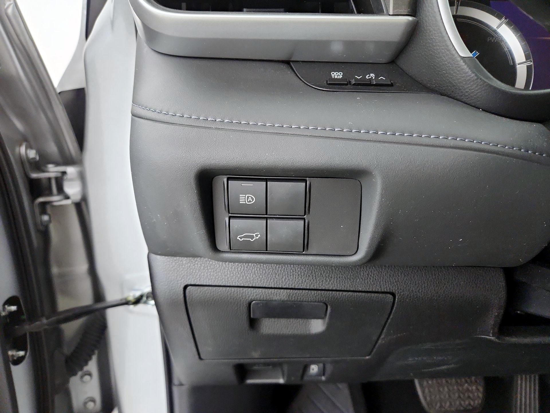 Thumbnail: 2022 Toyota Highlander - 13