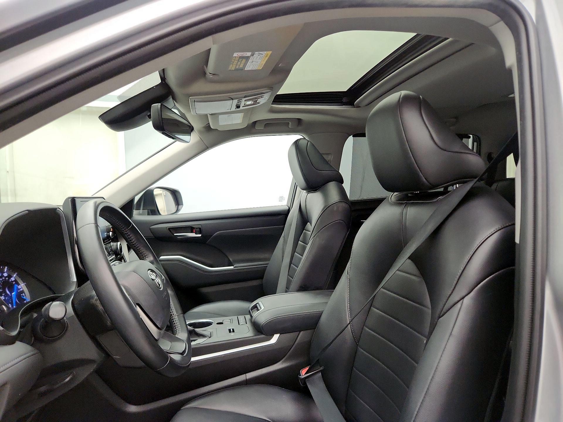 Thumbnail: 2022 Toyota Highlander - 19