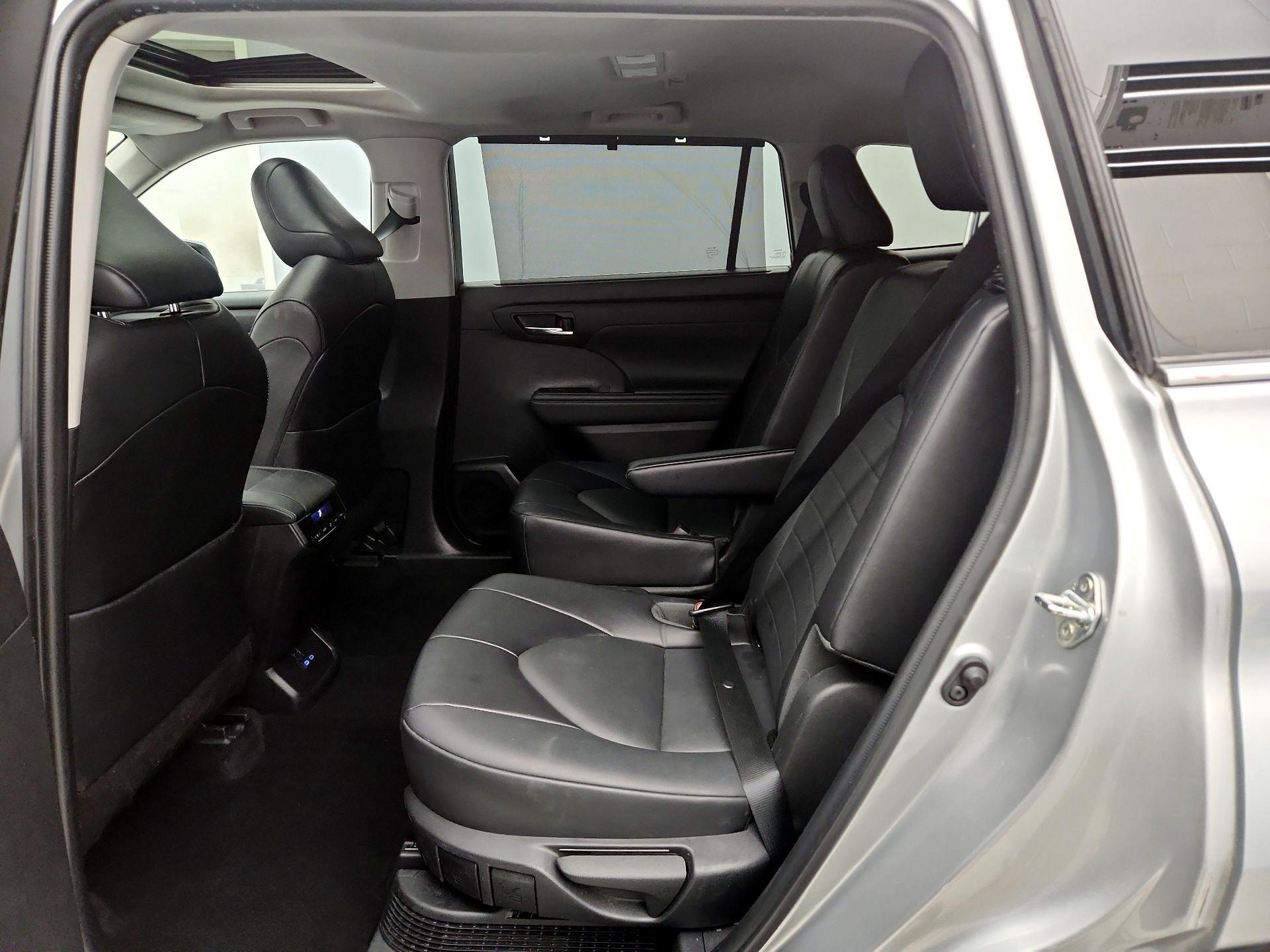 Thumbnail: 2022 Toyota Highlander - 20