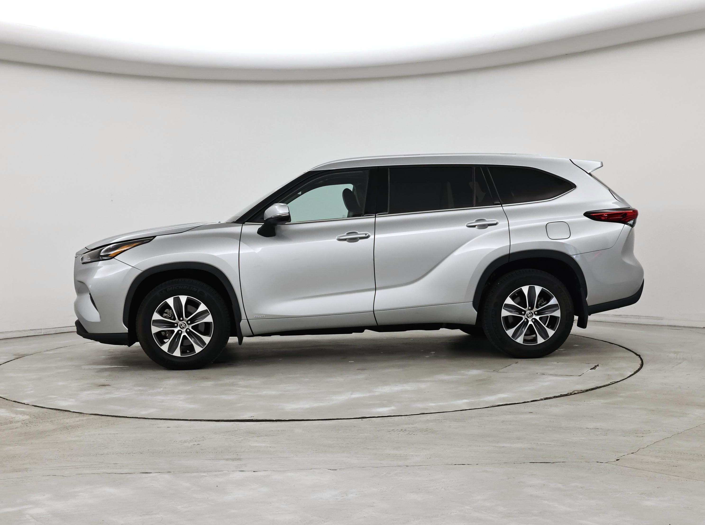 Thumbnail: 2022 Toyota Highlander - 3