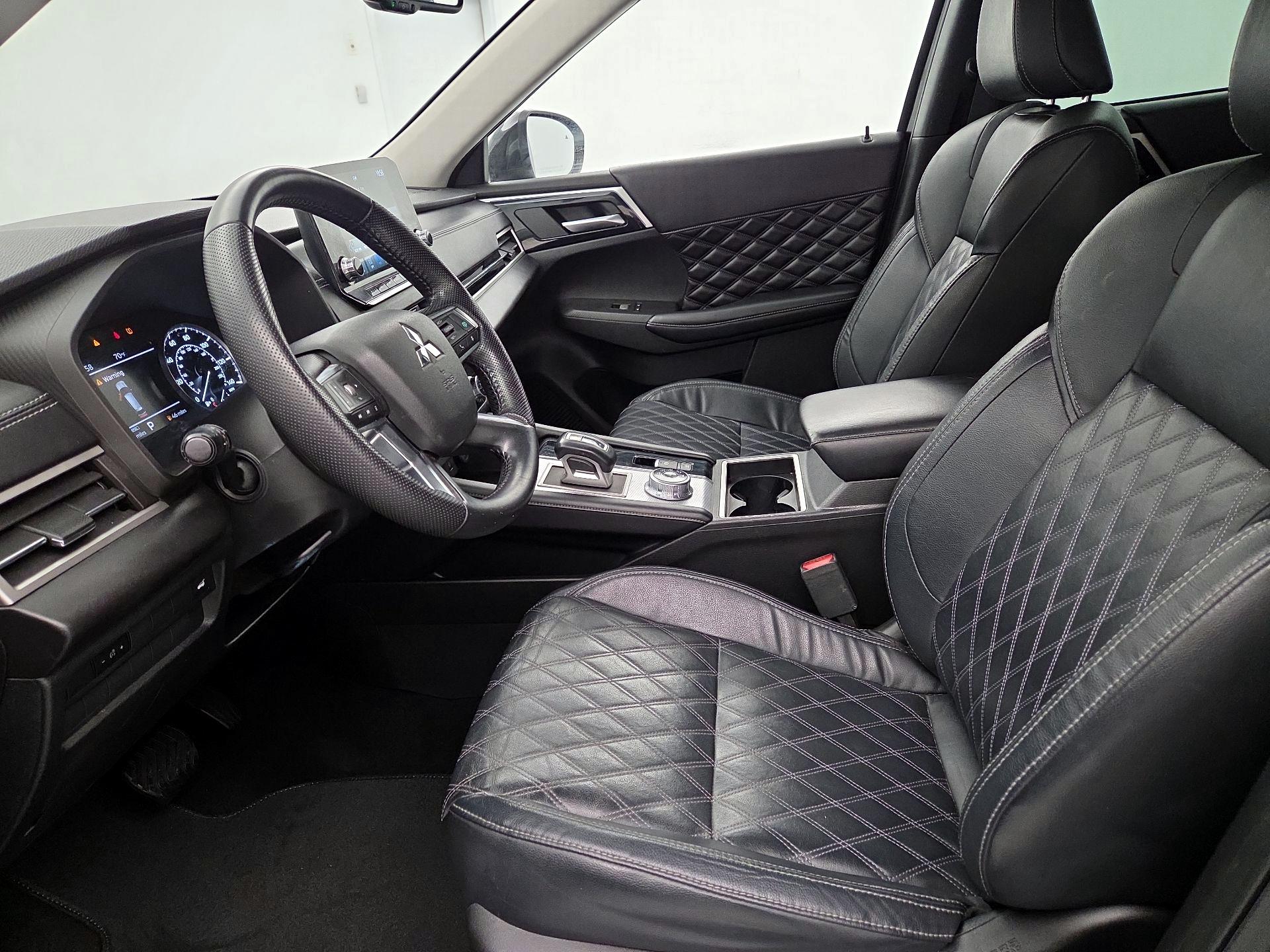 Thumbnail: 2022 Mitsubishi Outlander - 11