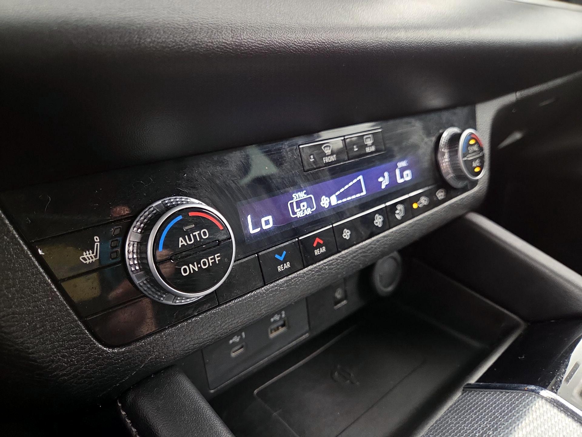 Thumbnail: 2022 Mitsubishi Outlander - 17