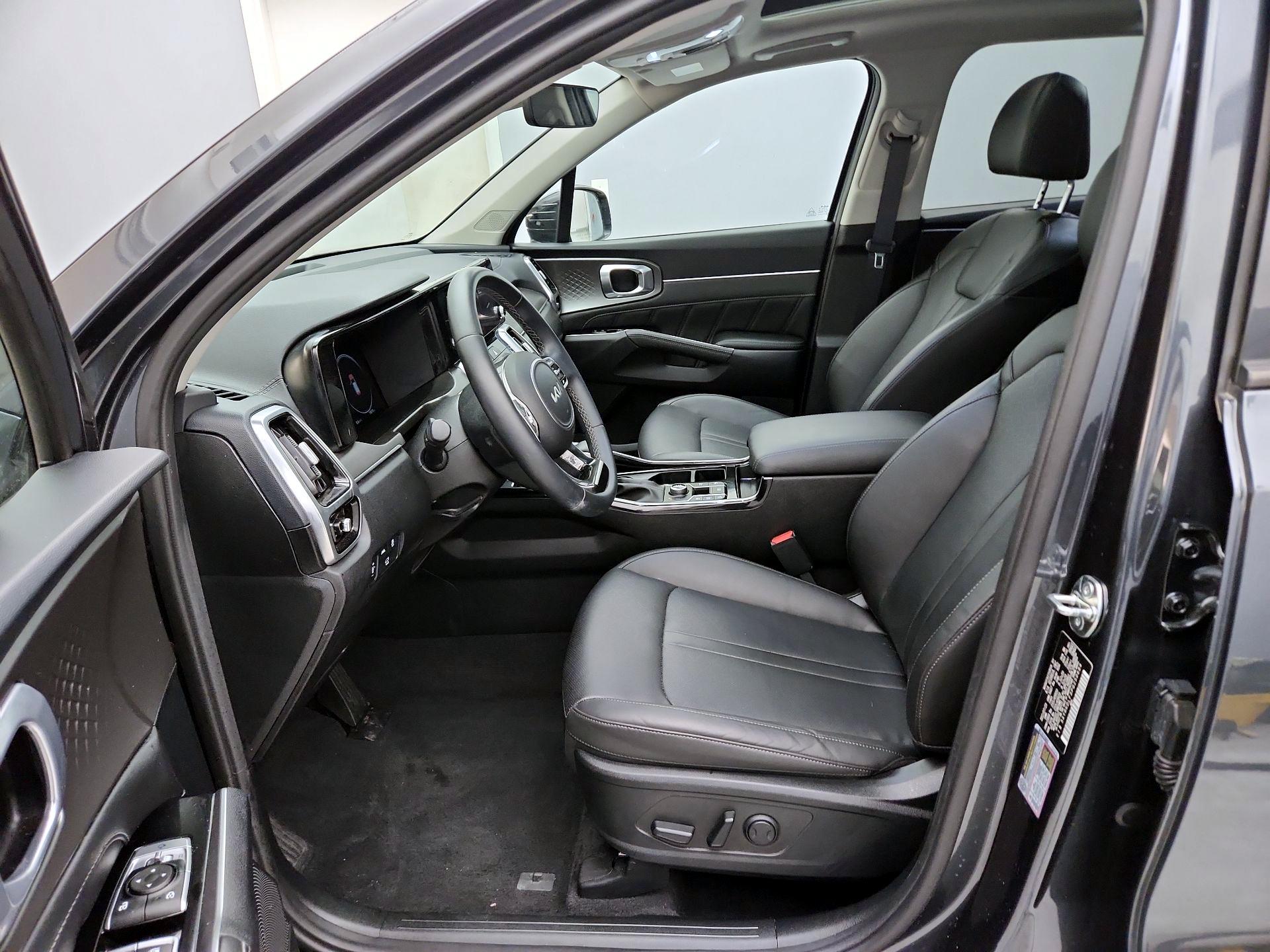 Thumbnail: 2023 Kia Sorento - 11