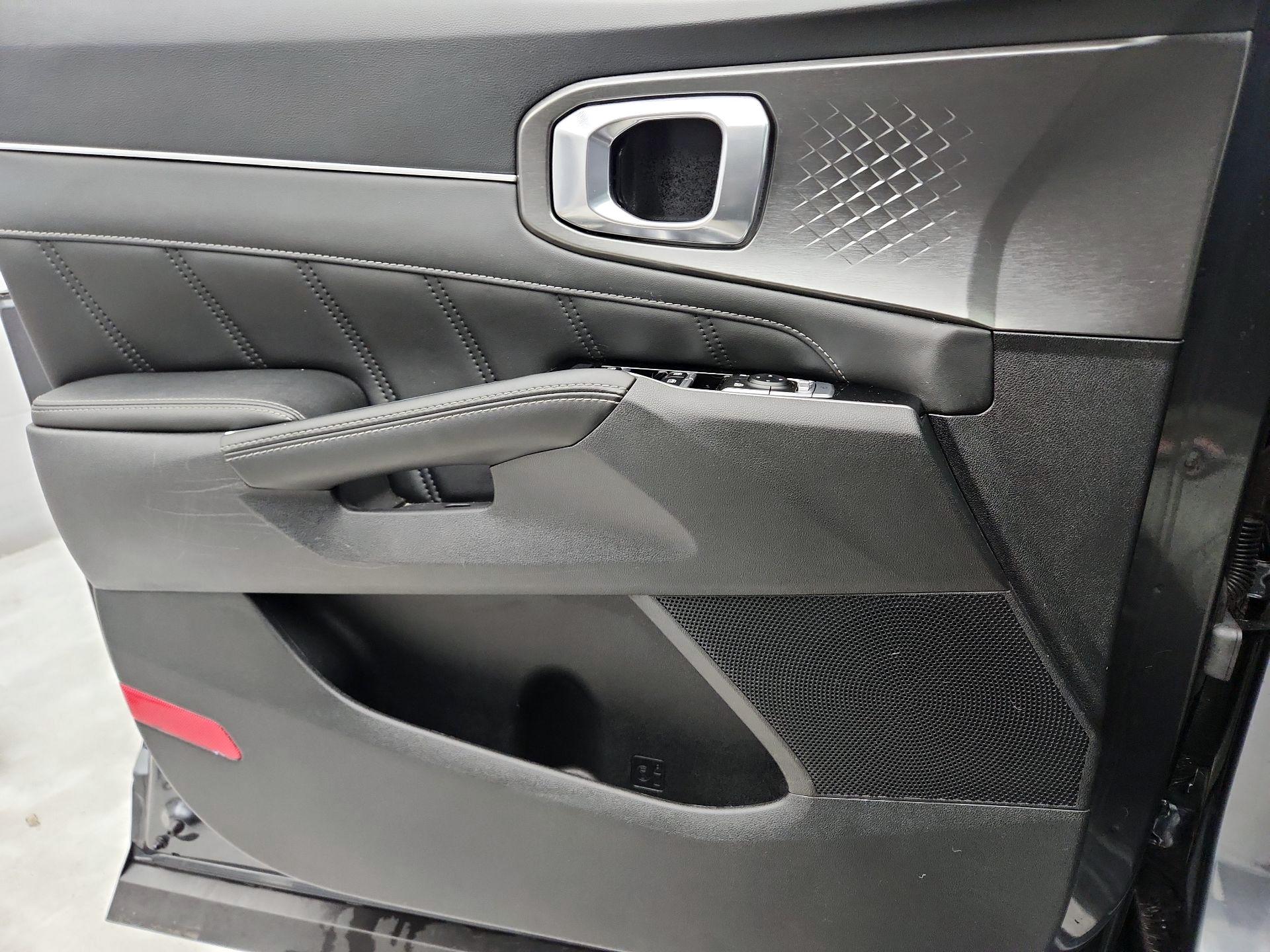 Thumbnail: 2023 Kia Sorento - 12