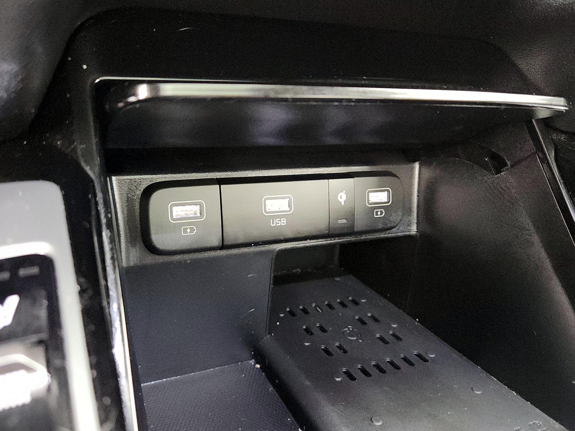 Thumbnail: 2023 Kia Sorento - 19