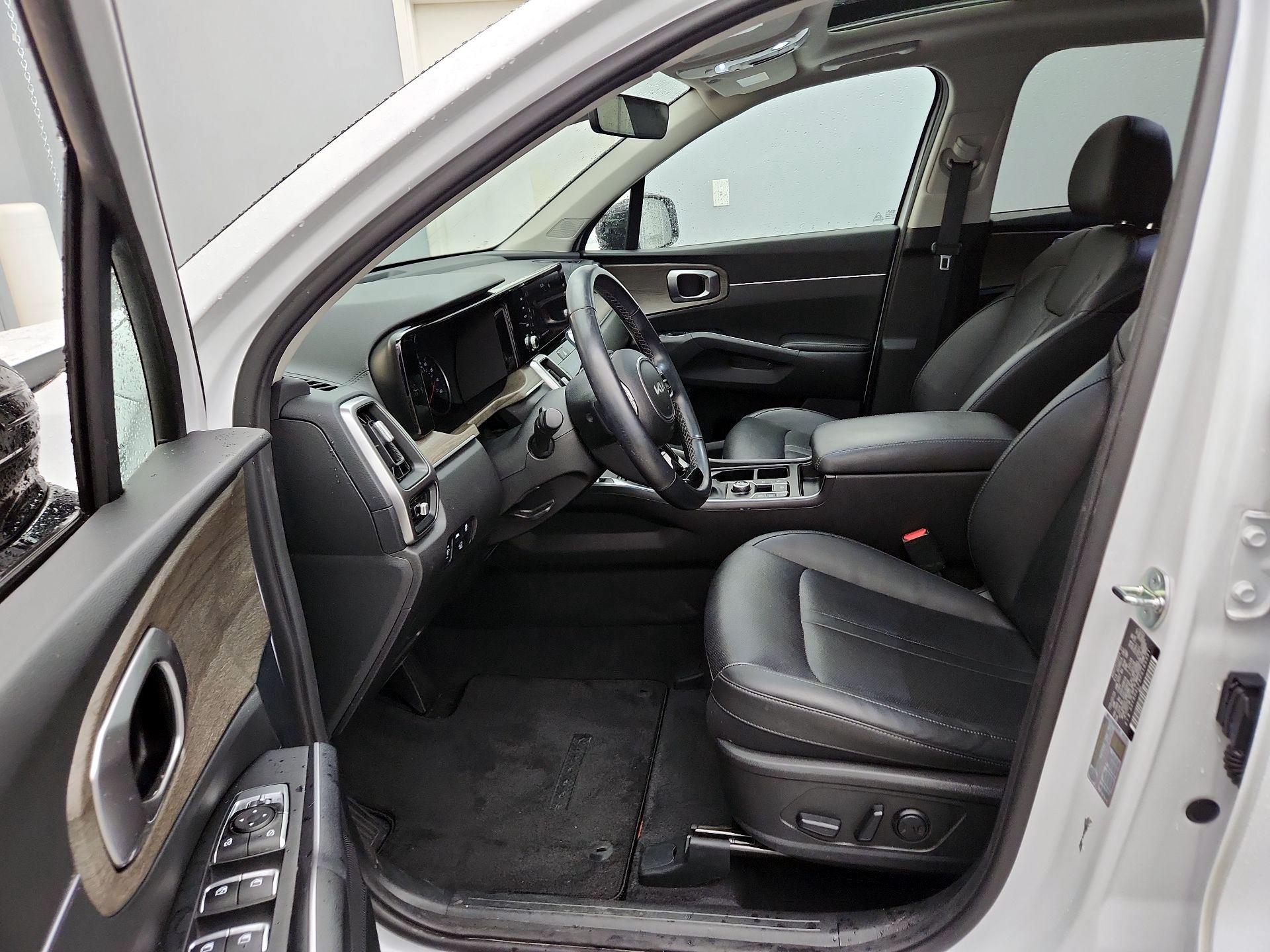 Thumbnail: 2023 Kia Sorento - 11