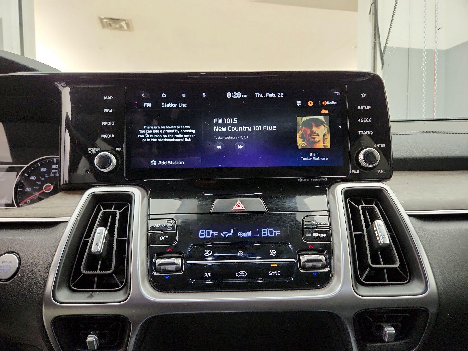 Thumbnail: 2023 Kia Sorento - 16