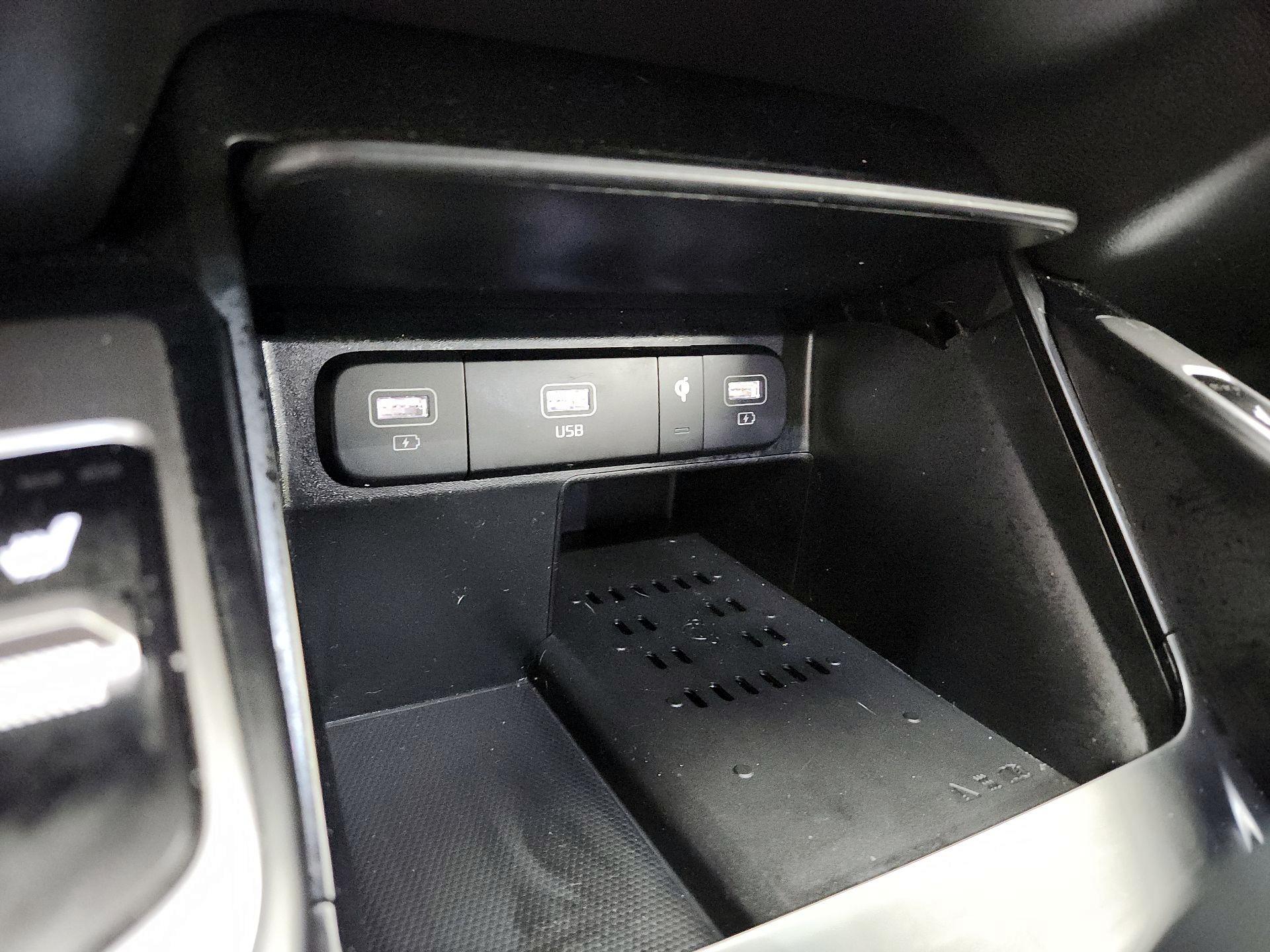 Thumbnail: 2023 Kia Sorento - 19