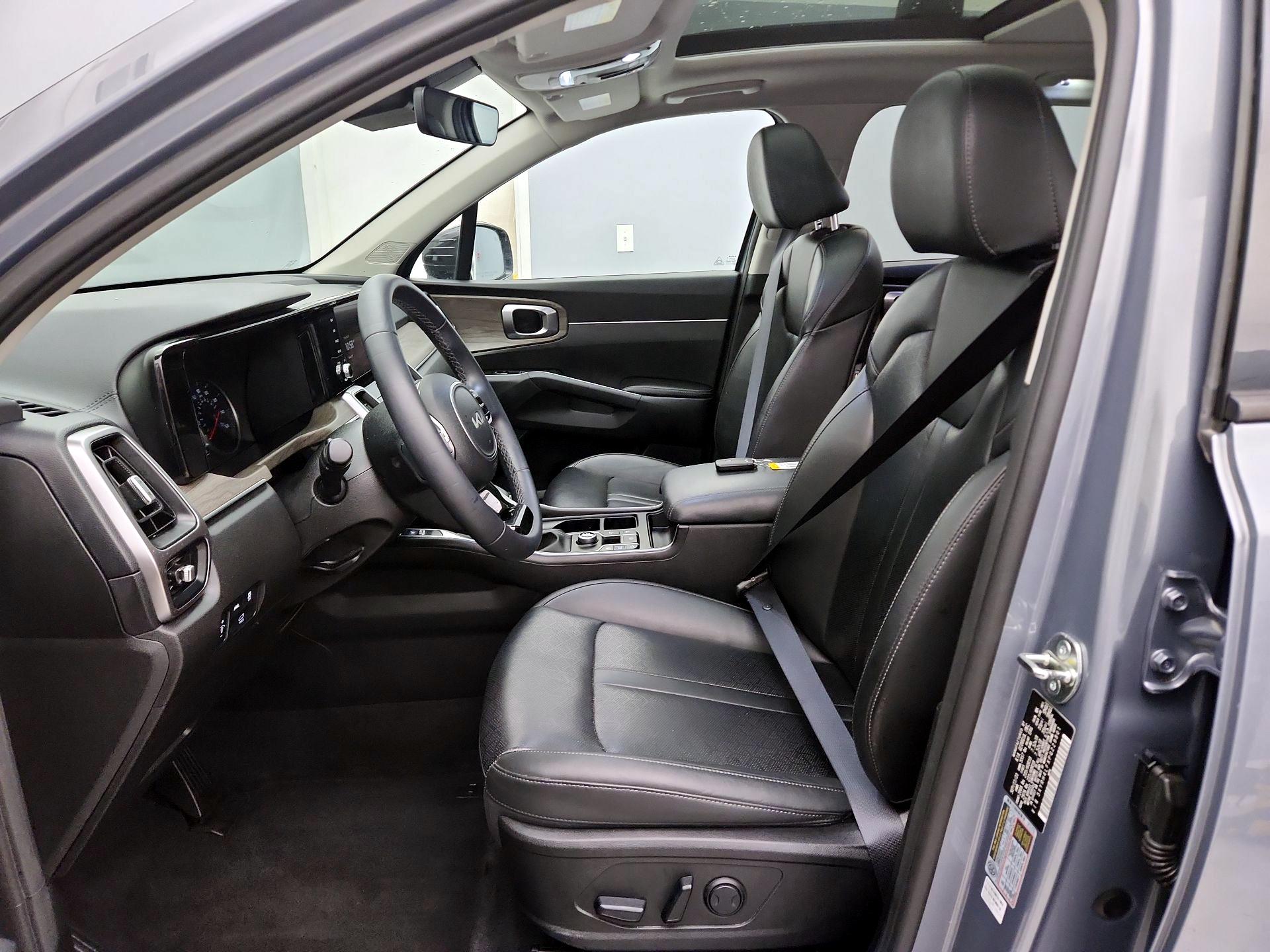 Thumbnail: 2023 Kia Sorento - 11