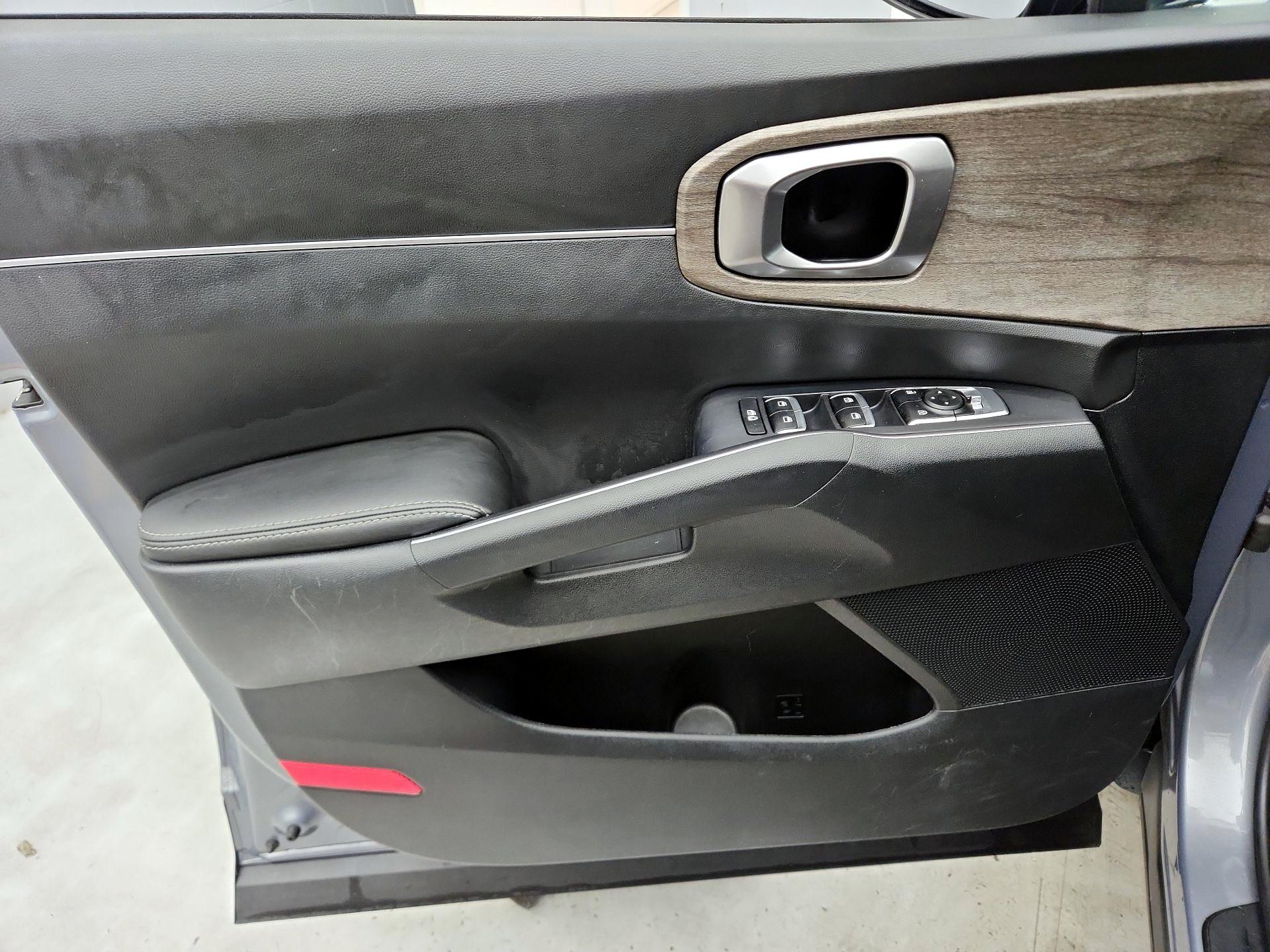 Thumbnail: 2023 Kia Sorento - 12