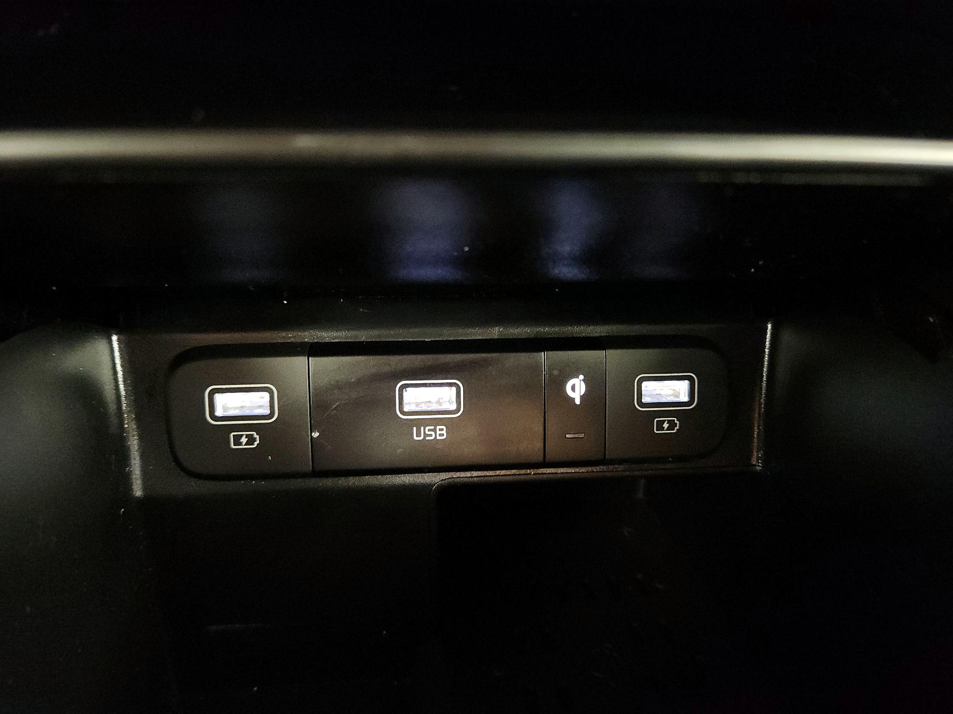 Thumbnail: 2023 Kia Sorento - 19