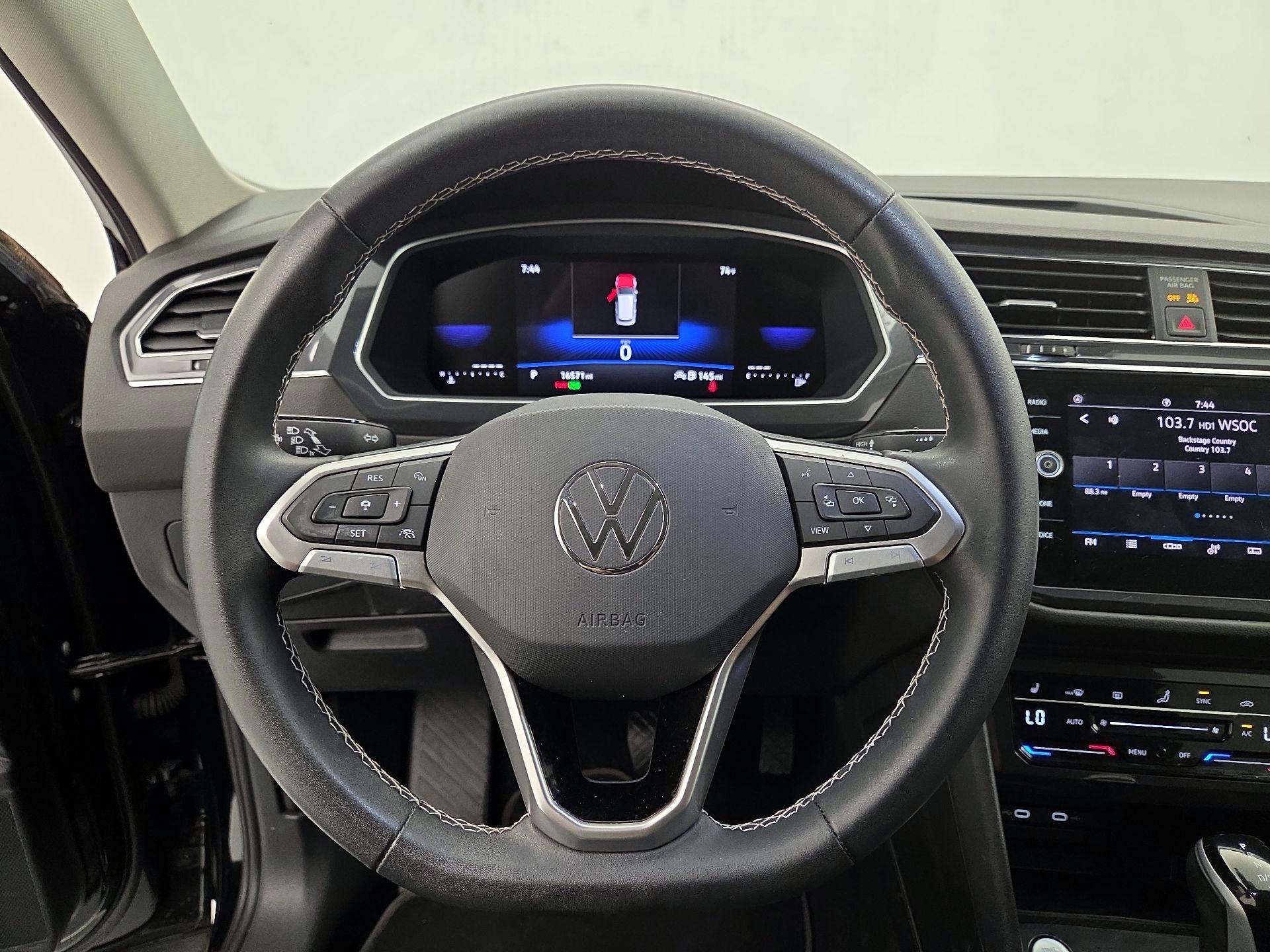 Thumbnail: 2023 Volkswagen Tiguan - 10