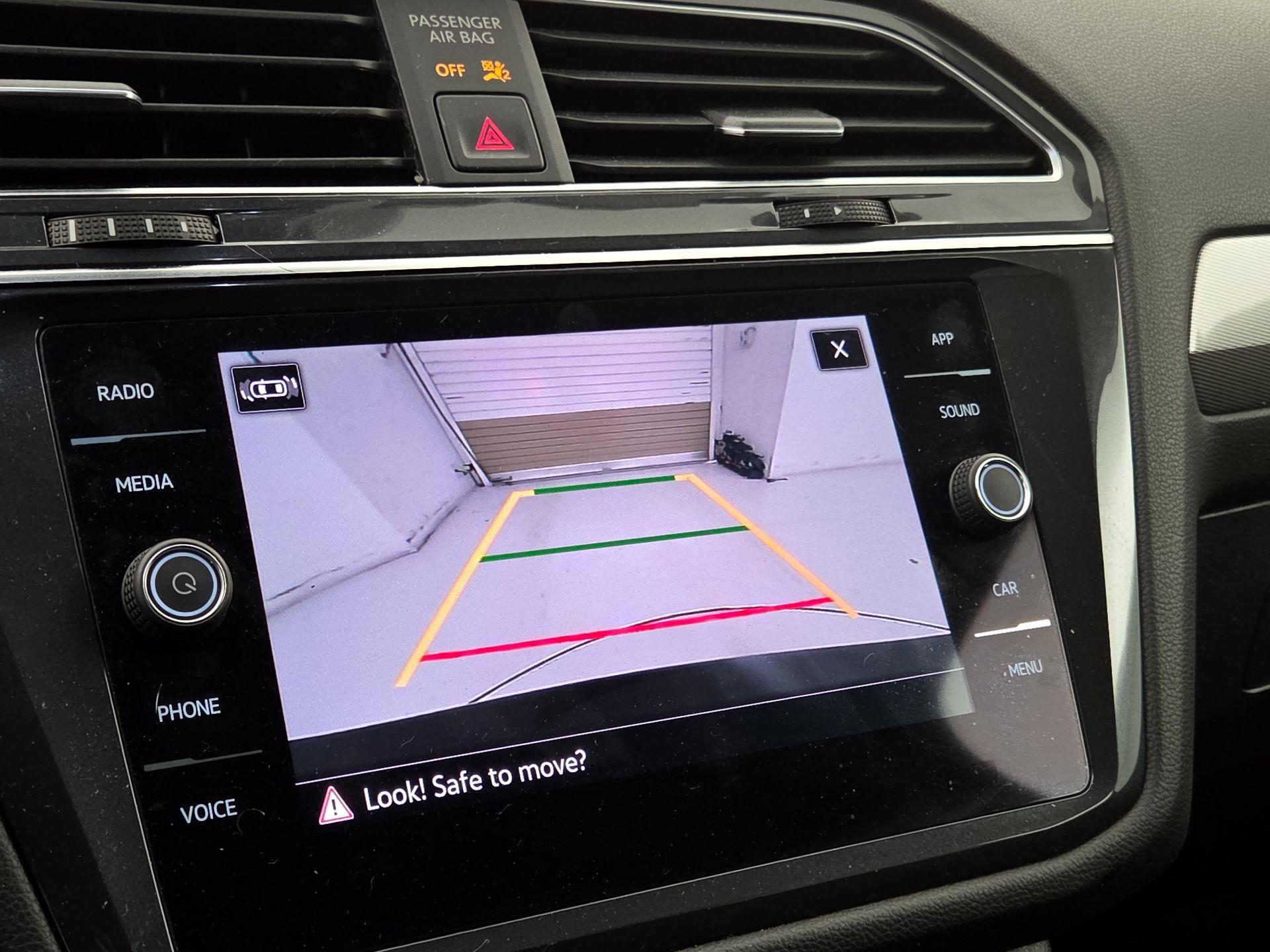 Thumbnail: 2023 Volkswagen Tiguan - 14