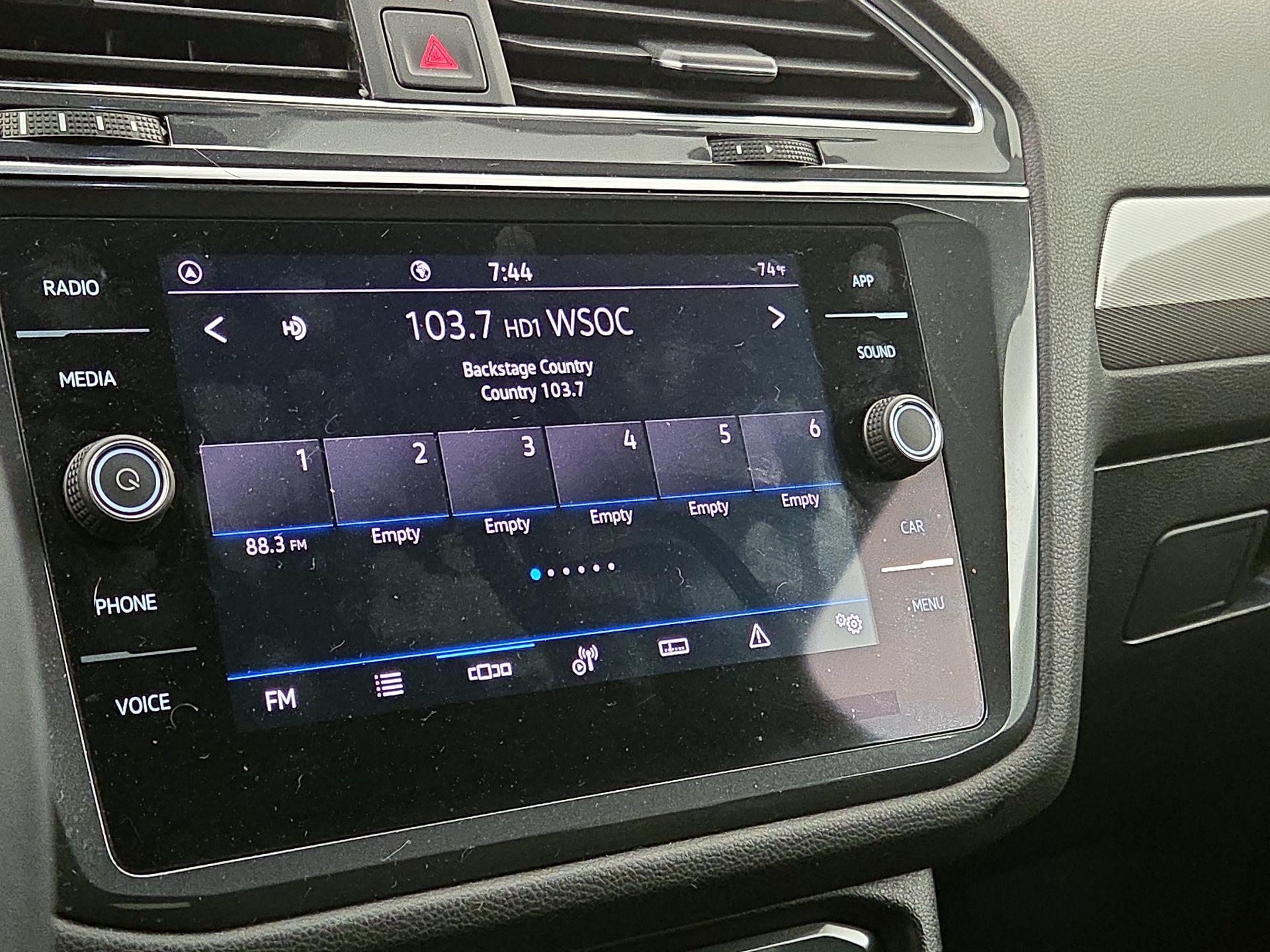 Thumbnail: 2023 Volkswagen Tiguan - 15