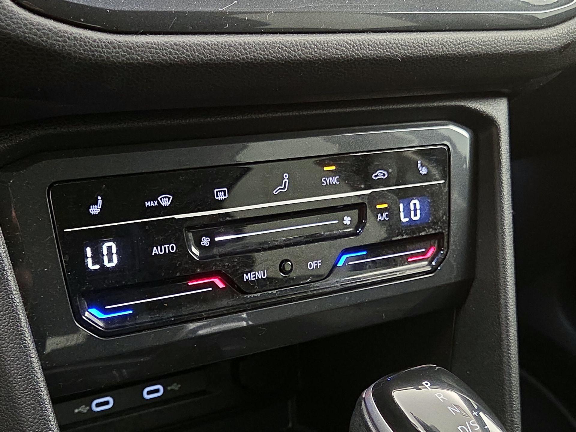 Thumbnail: 2023 Volkswagen Tiguan - 16