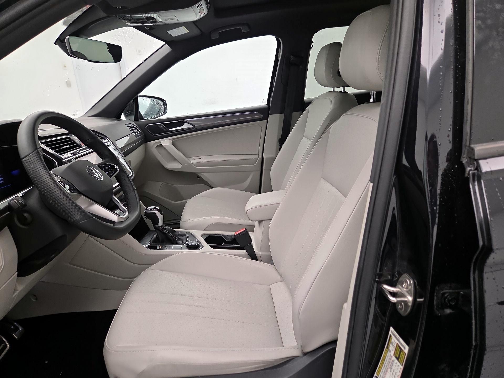 Thumbnail: 2022 Volkswagen Tiguan - 11