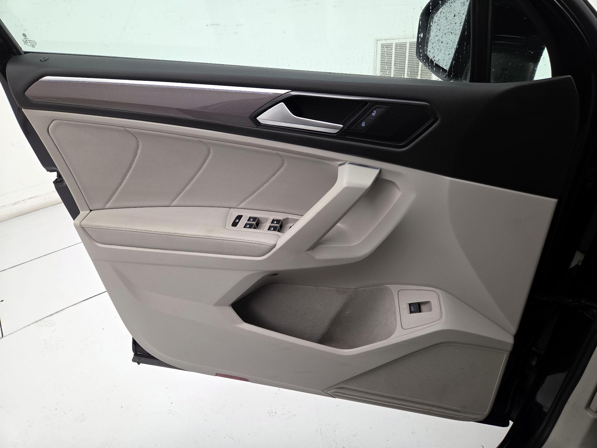 Thumbnail: 2022 Volkswagen Tiguan - 12