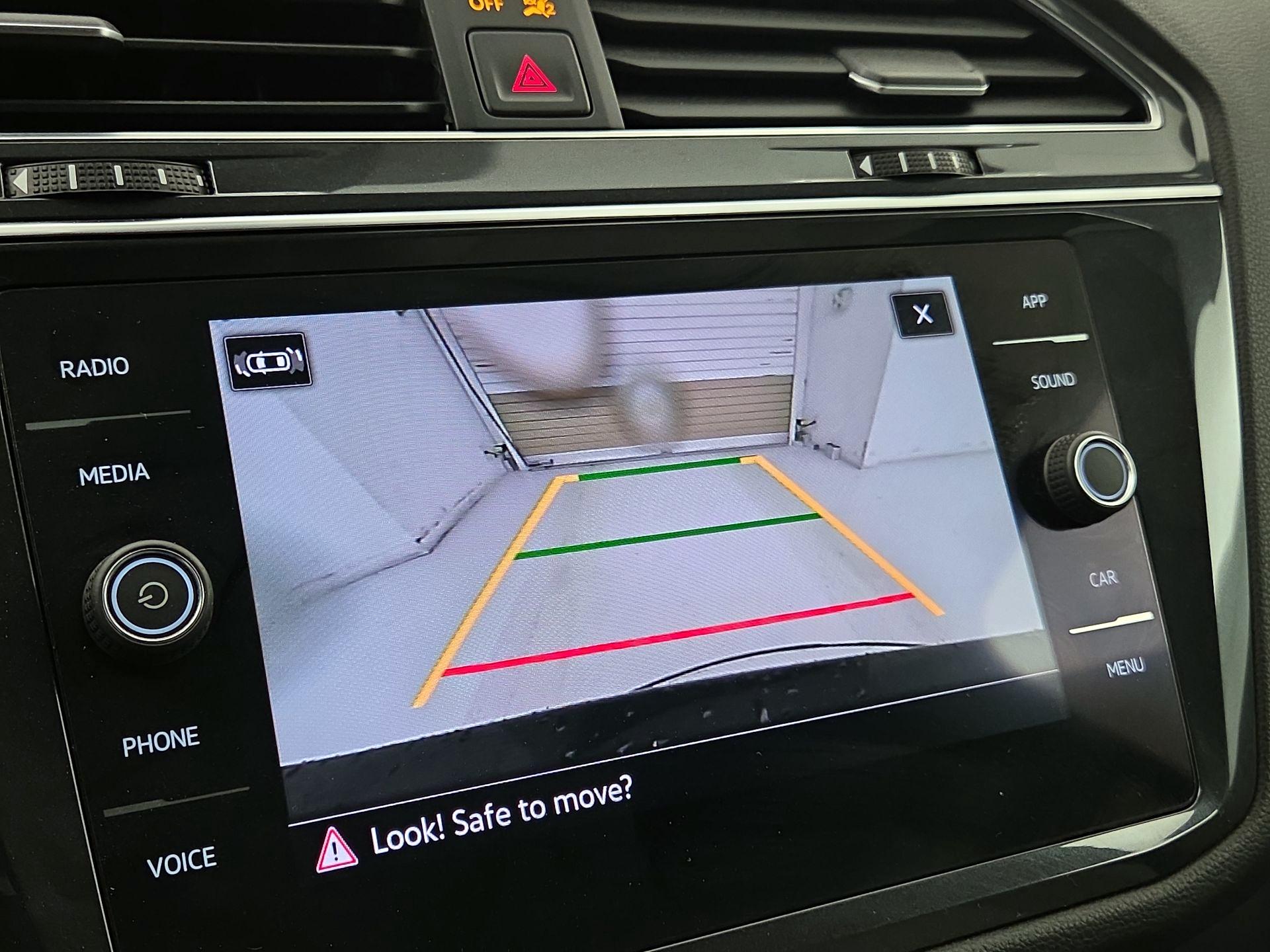 Thumbnail: 2022 Volkswagen Tiguan - 14