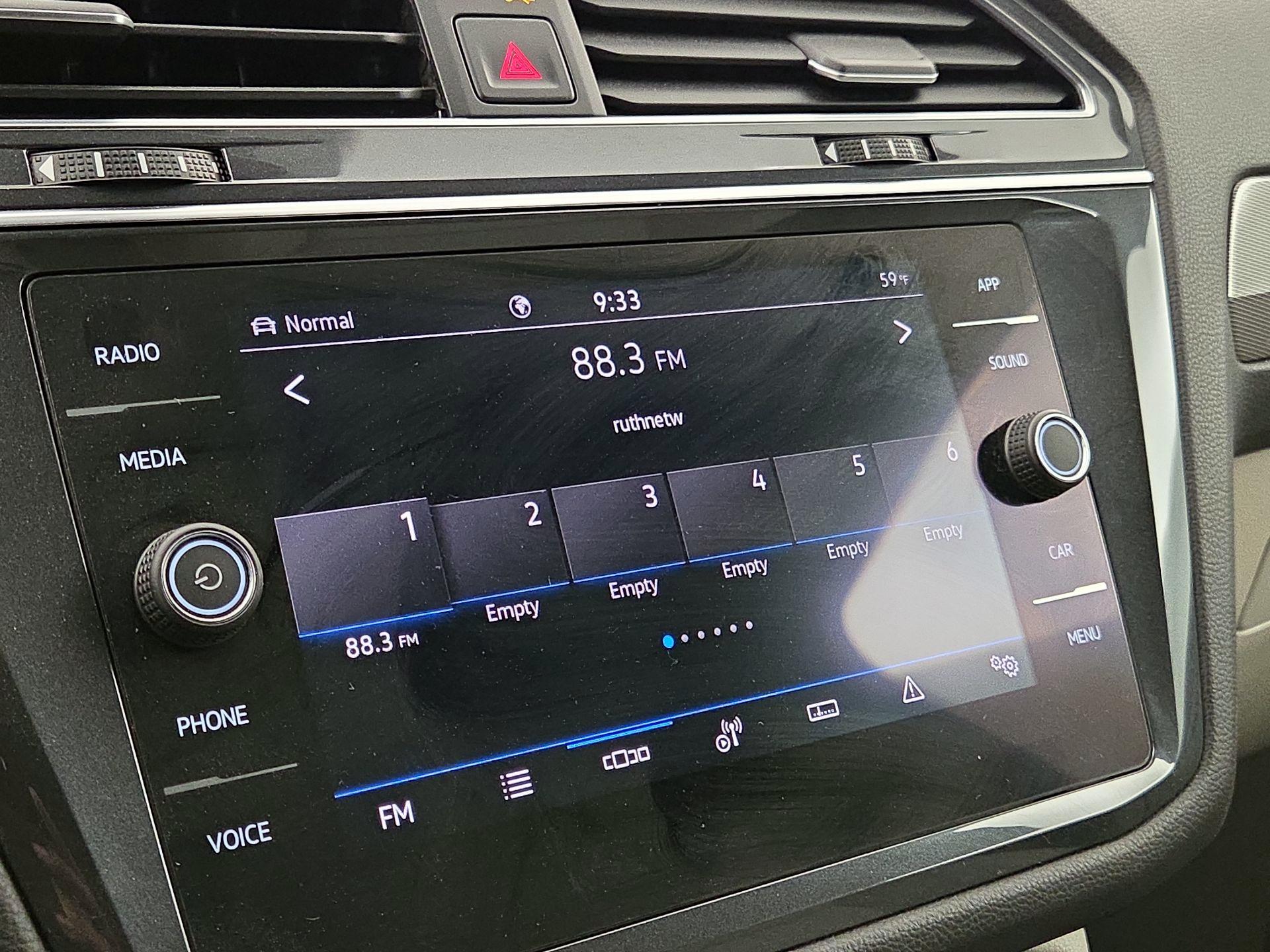 Thumbnail: 2022 Volkswagen Tiguan - 15