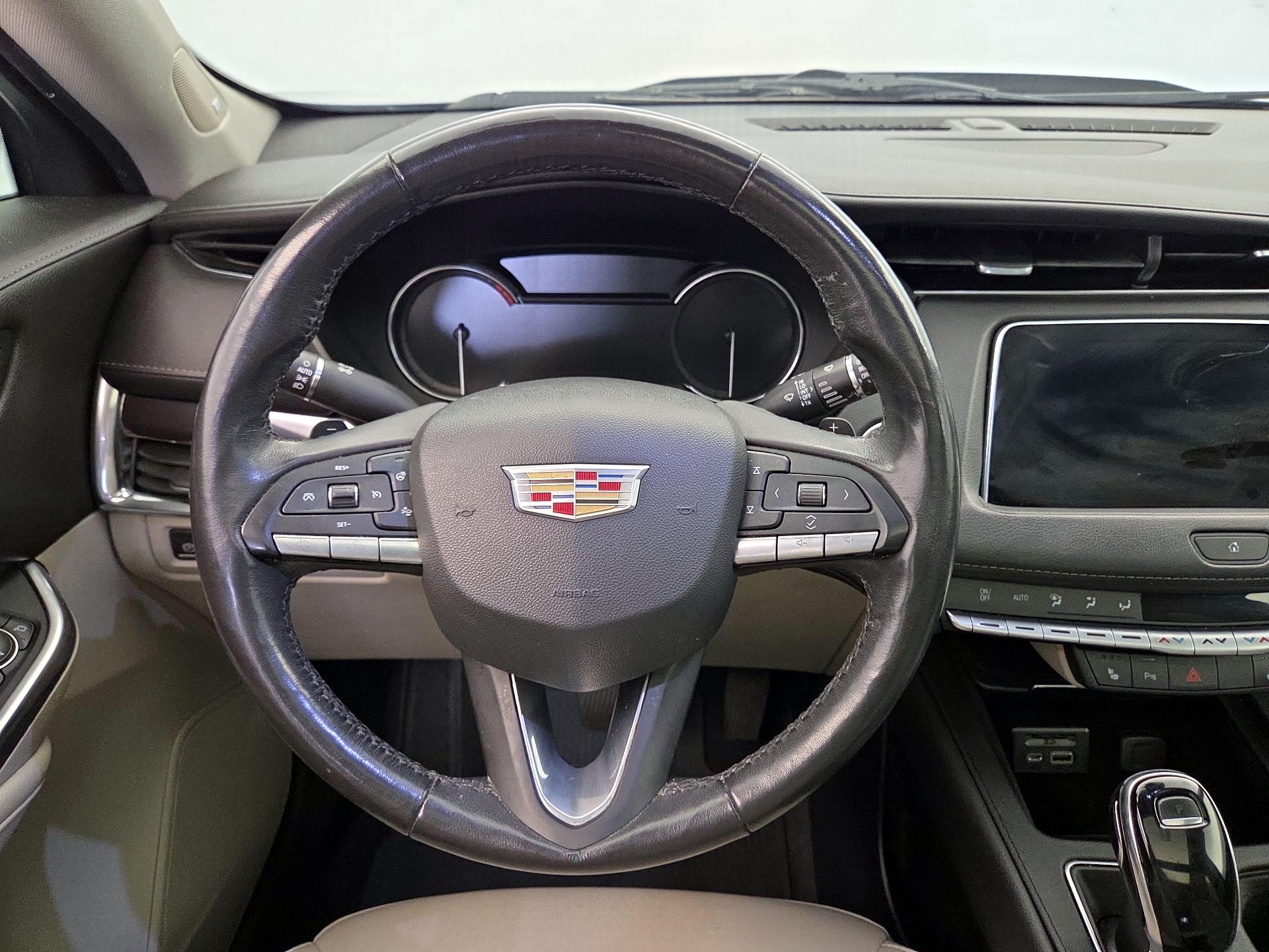 Thumbnail: 2020 Cadillac XT4 - 10