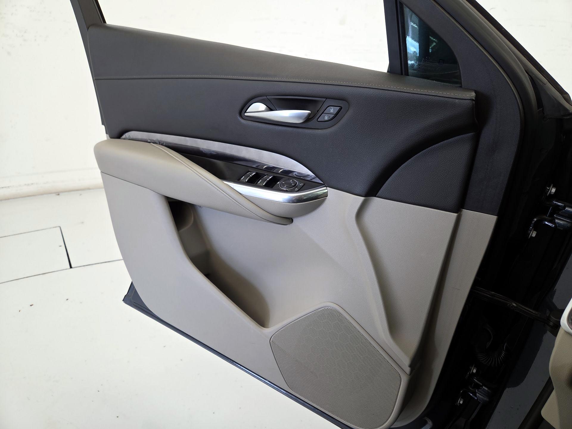 Thumbnail: 2020 Cadillac XT4 - 12