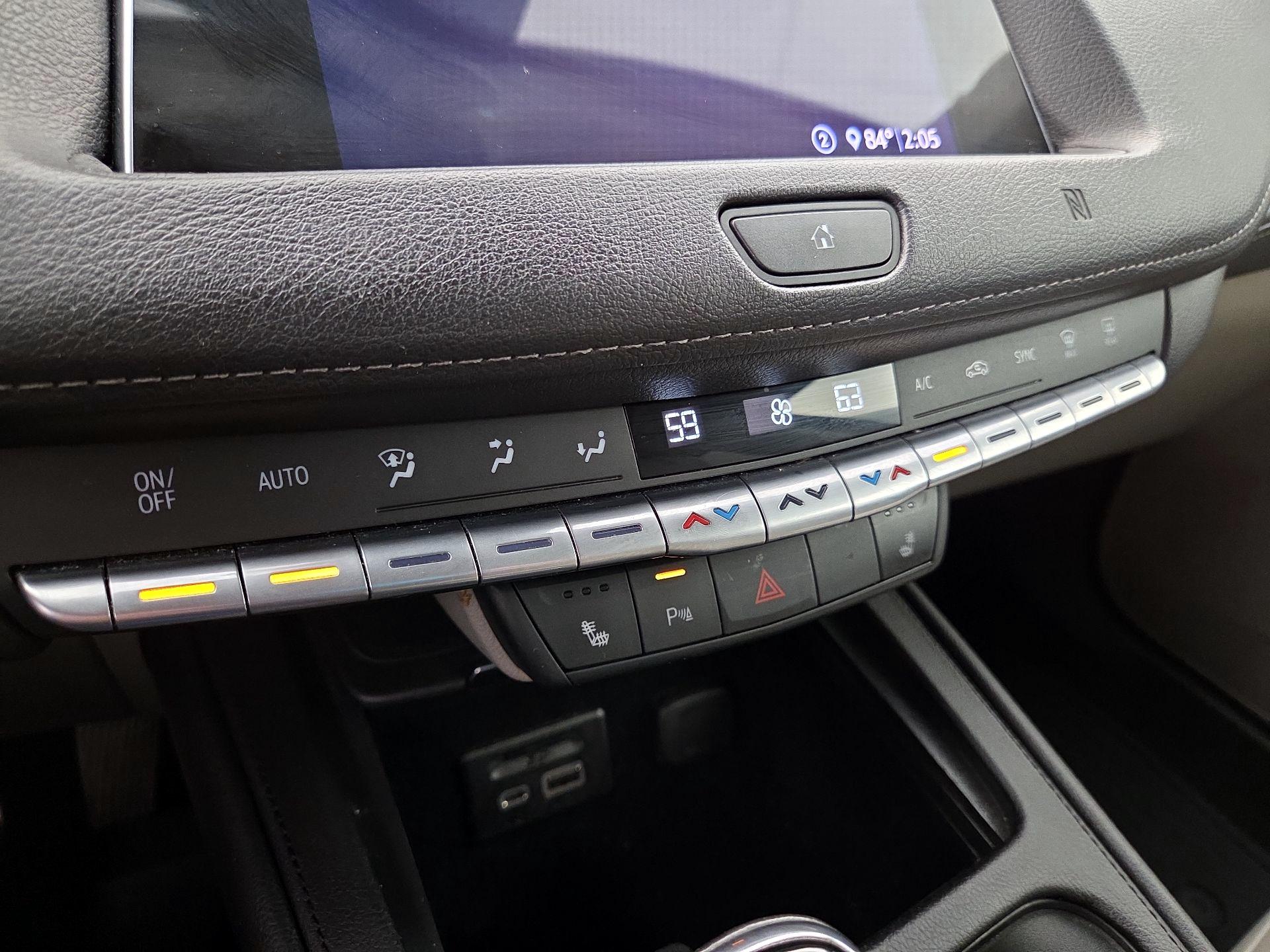 Thumbnail: 2020 Cadillac XT4 - 16