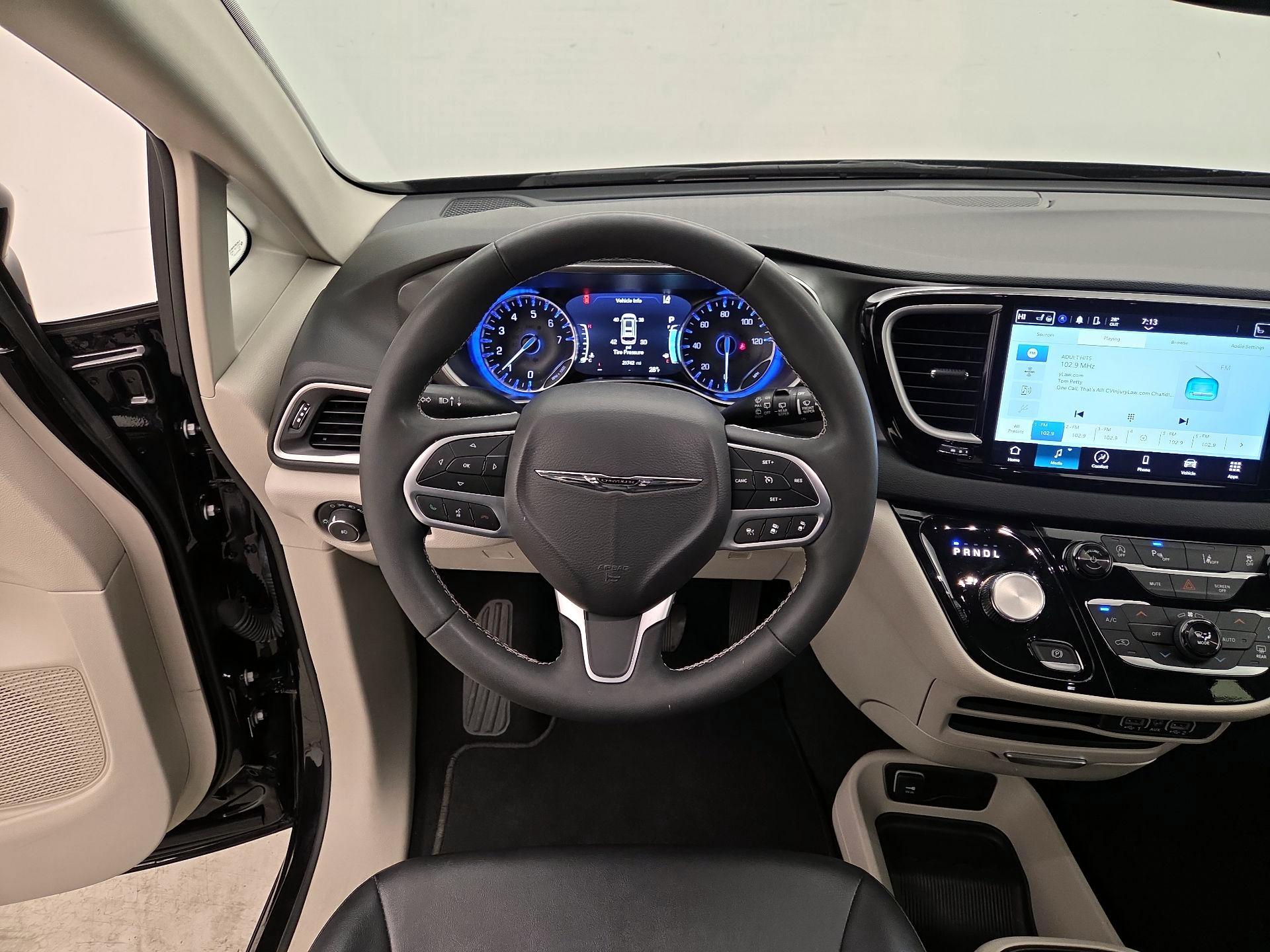 Thumbnail: 2024 Chrysler Pacifica - 10