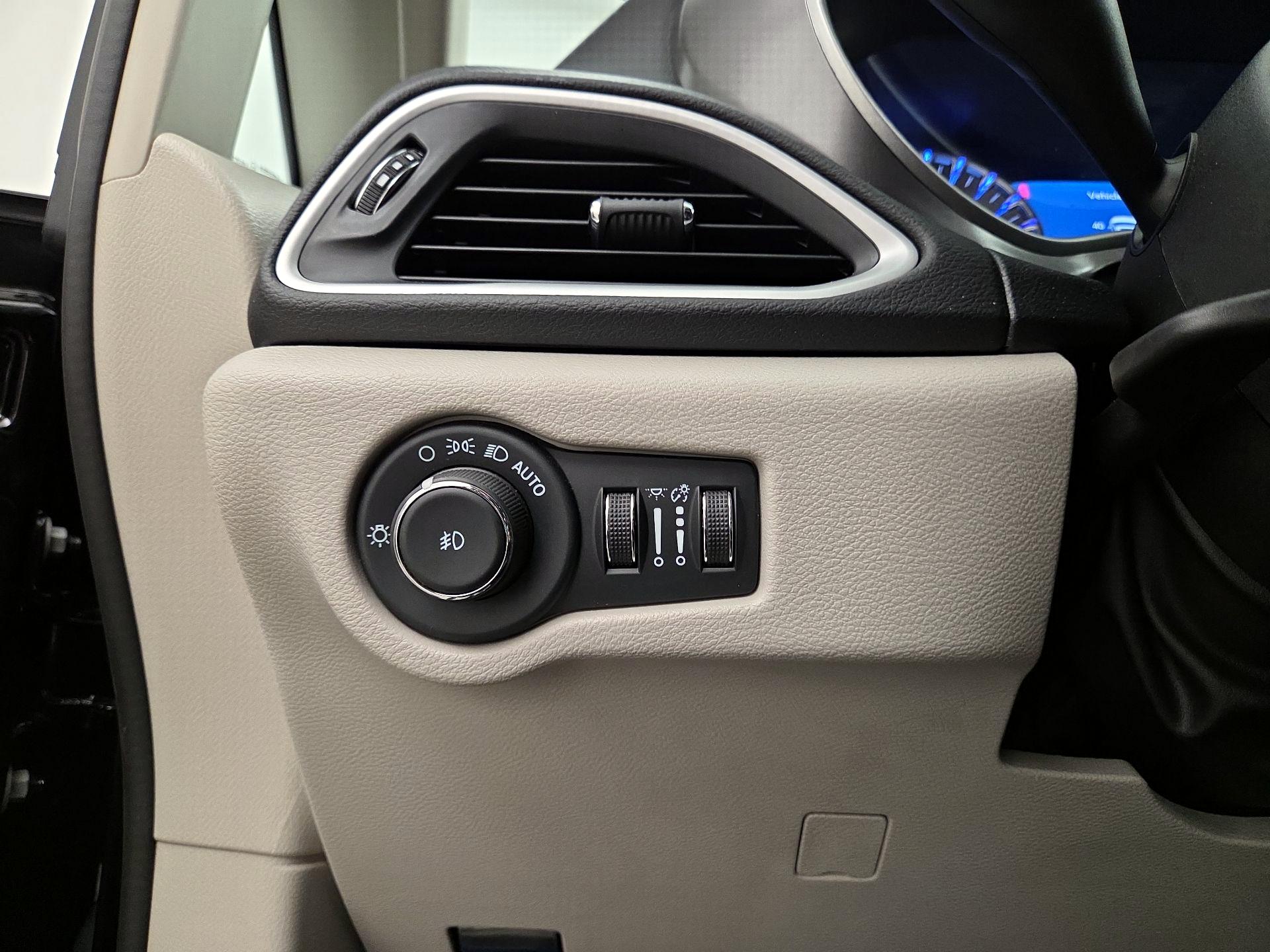 Thumbnail: 2024 Chrysler Pacifica - 13