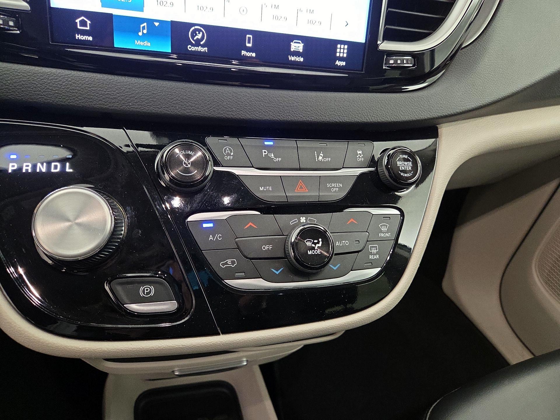 Thumbnail: 2024 Chrysler Pacifica - 16